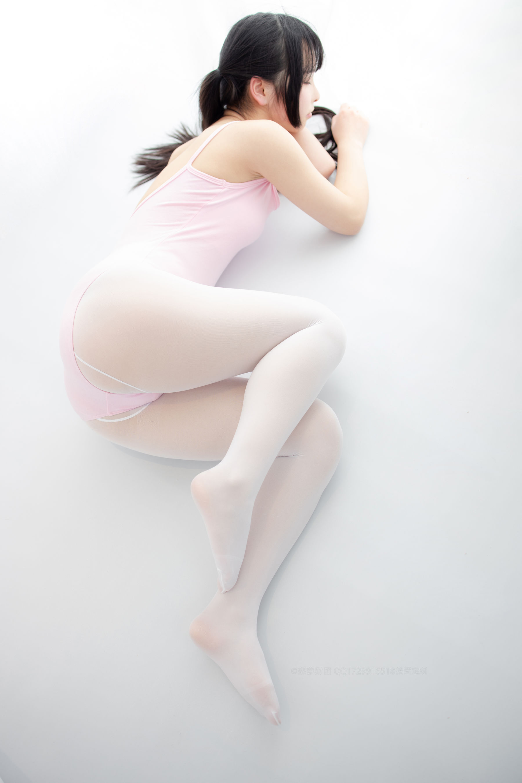 50D白丝练功服百合踩物-图23