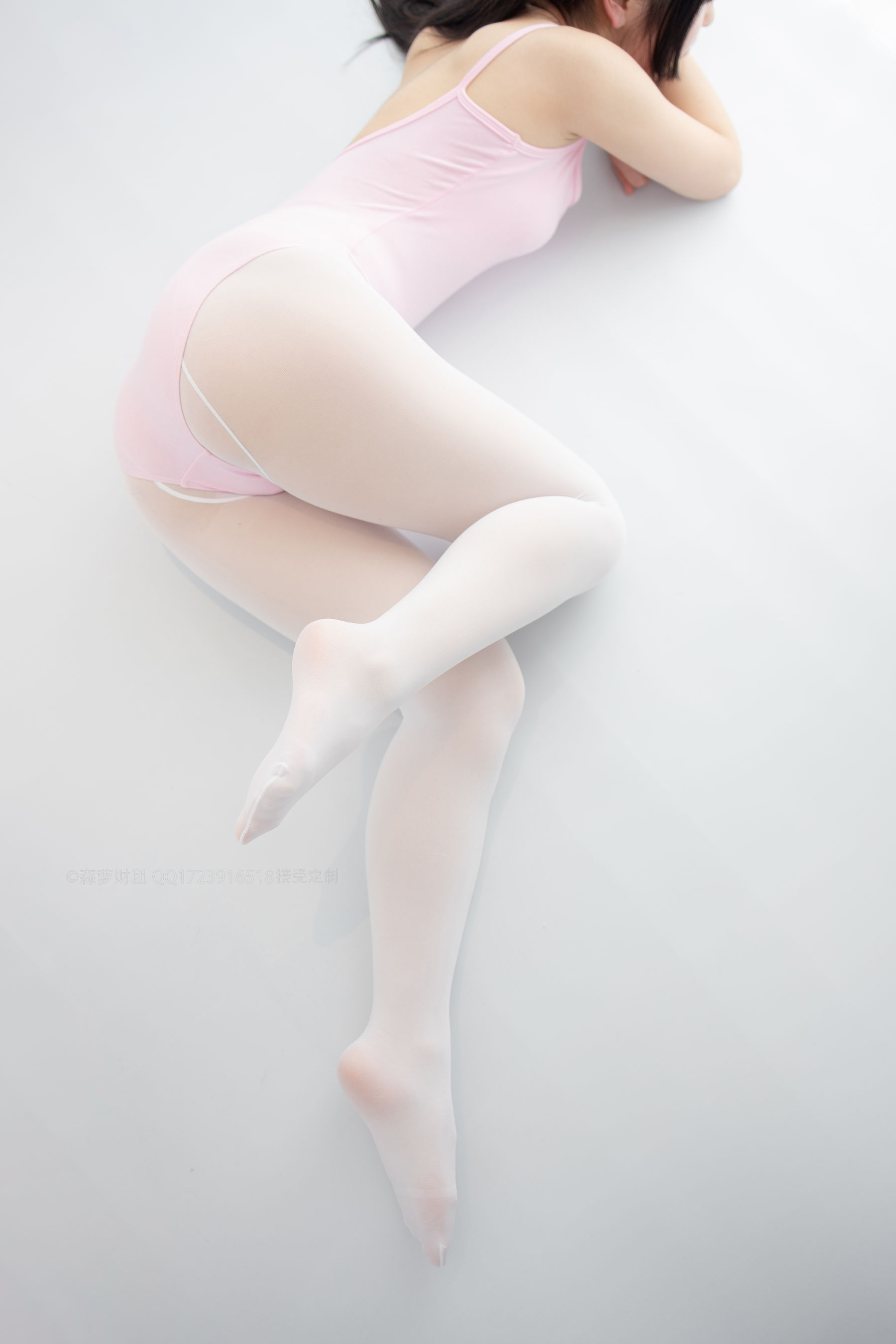 50D白丝练功服百合踩物-图25