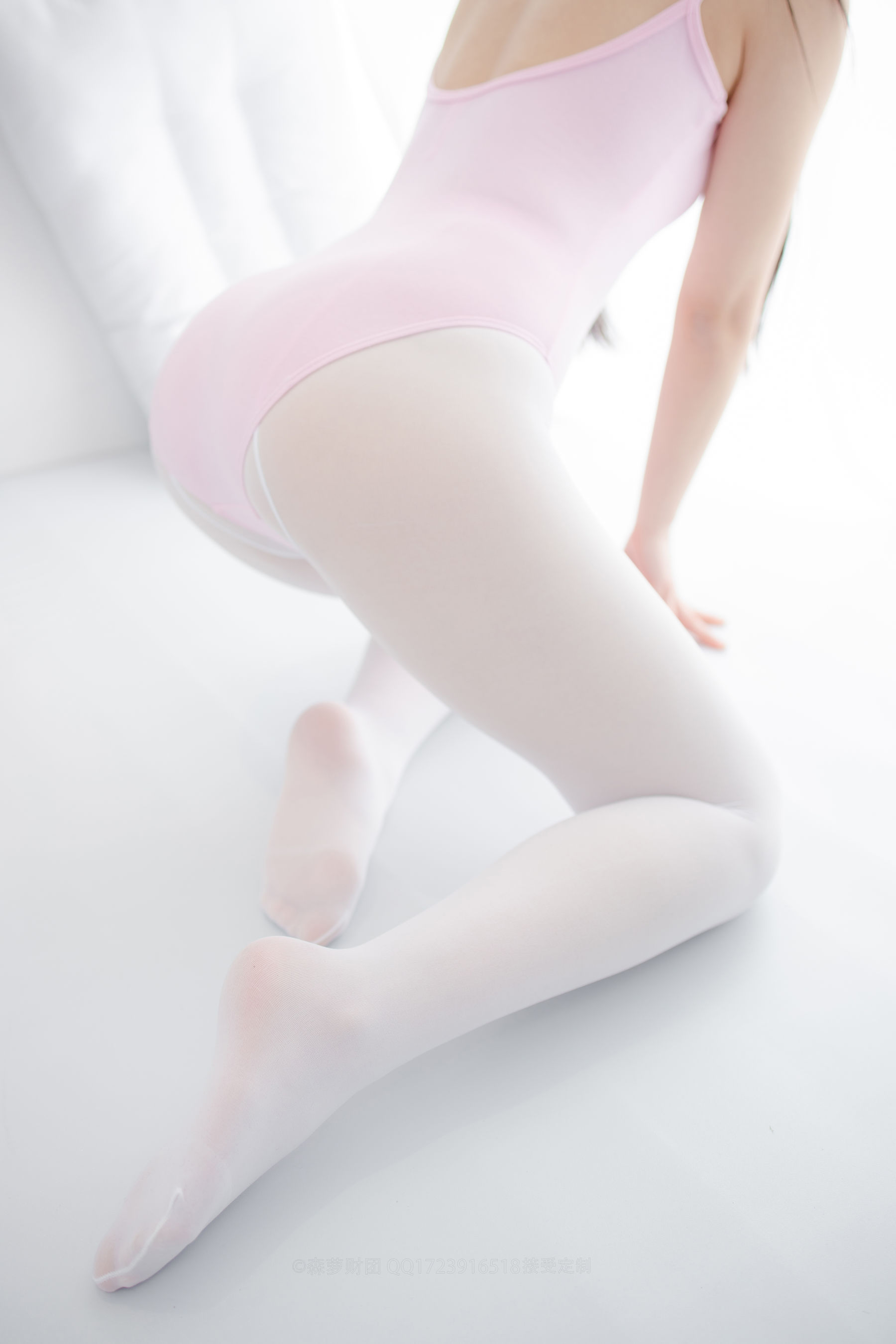 50D白丝练功服百合踩物-图79
