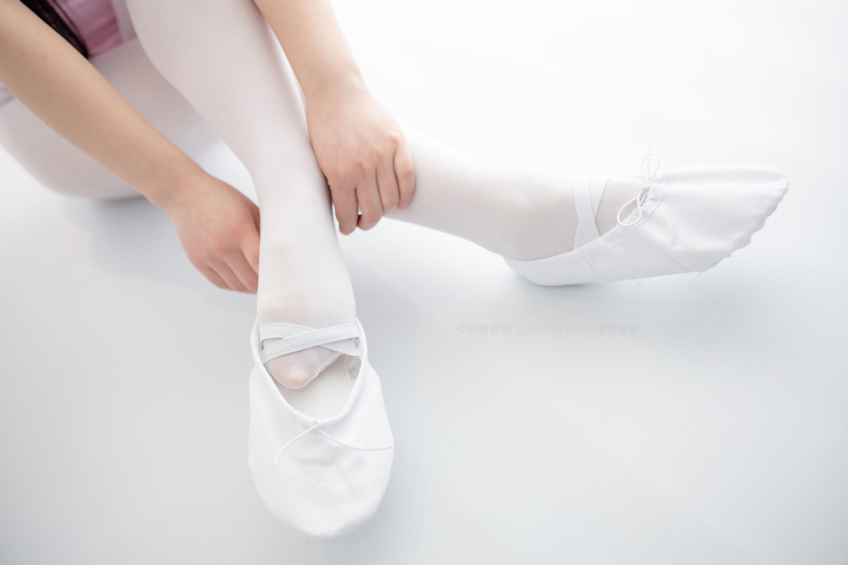 50D白丝练功服百合踩物-图87