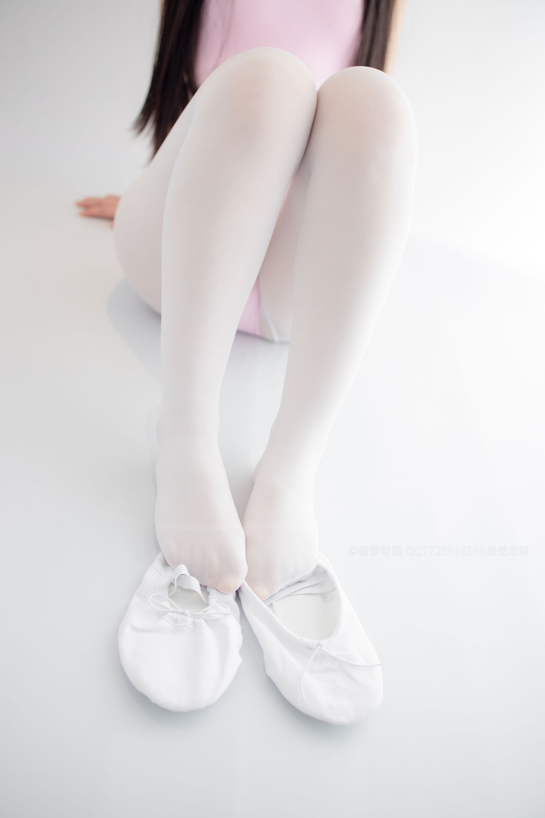 50D白丝练功服百合踩物-图89