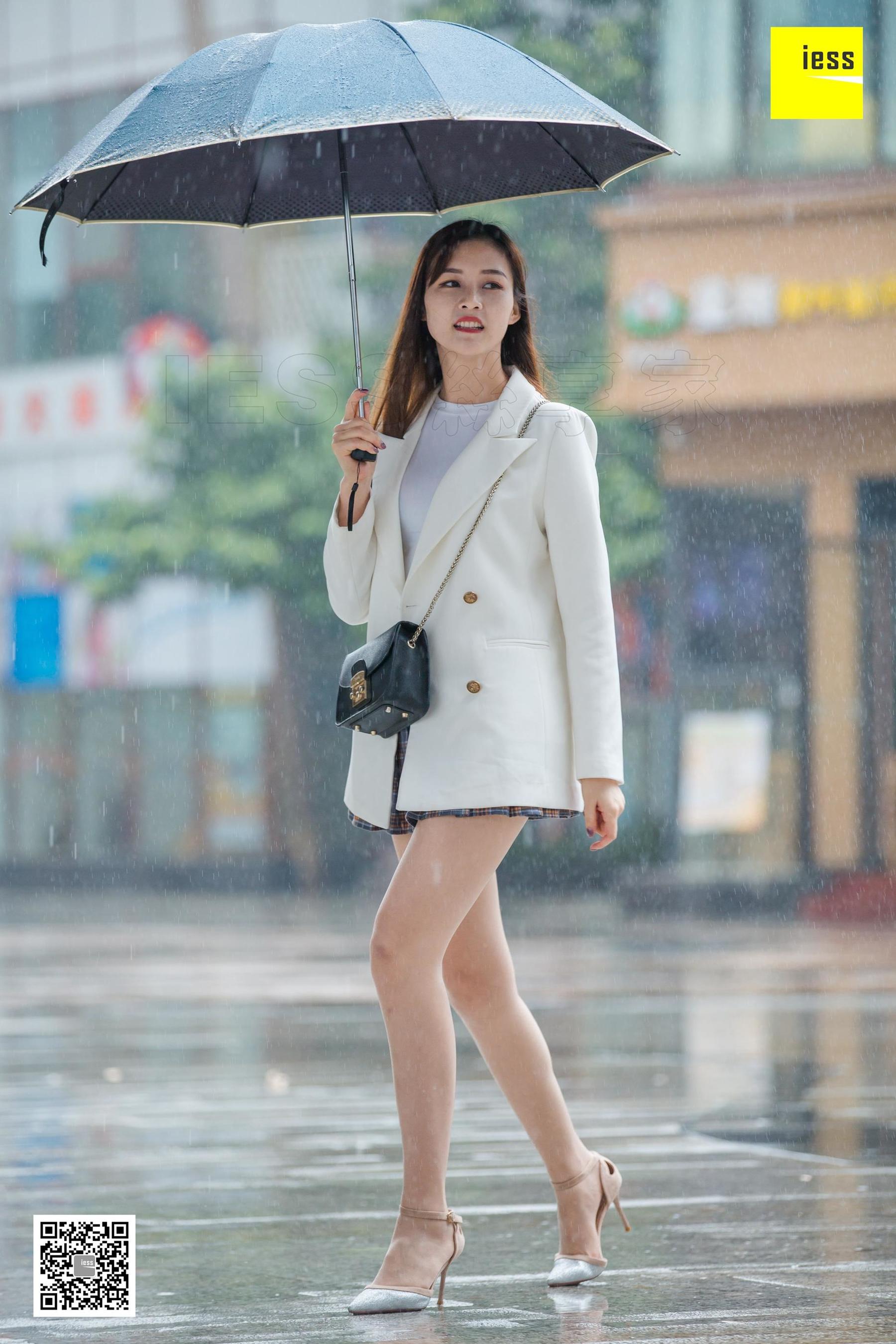 模特：九妹 《九妹雨中漫步》-图1