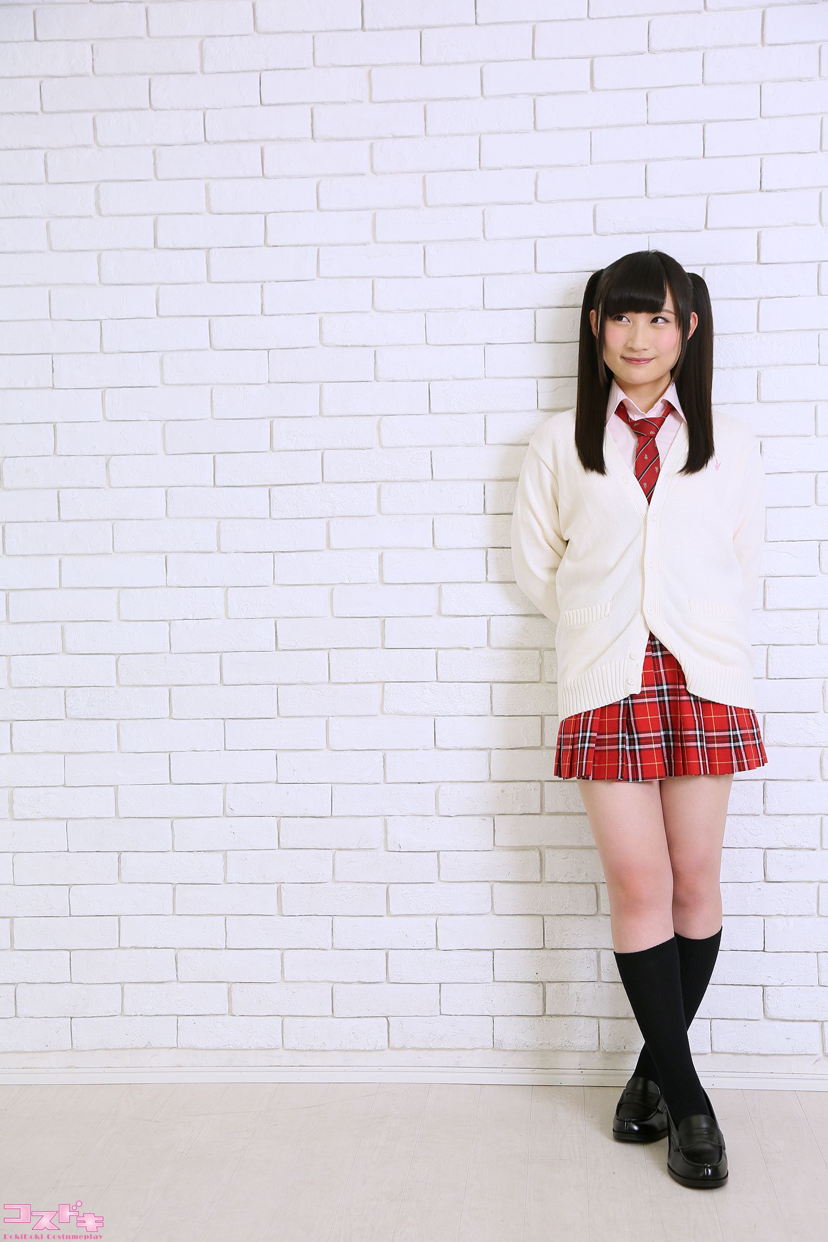 Mina Suzumoto 鈴本みな suzumotomina_pic_seifukuB1-图1