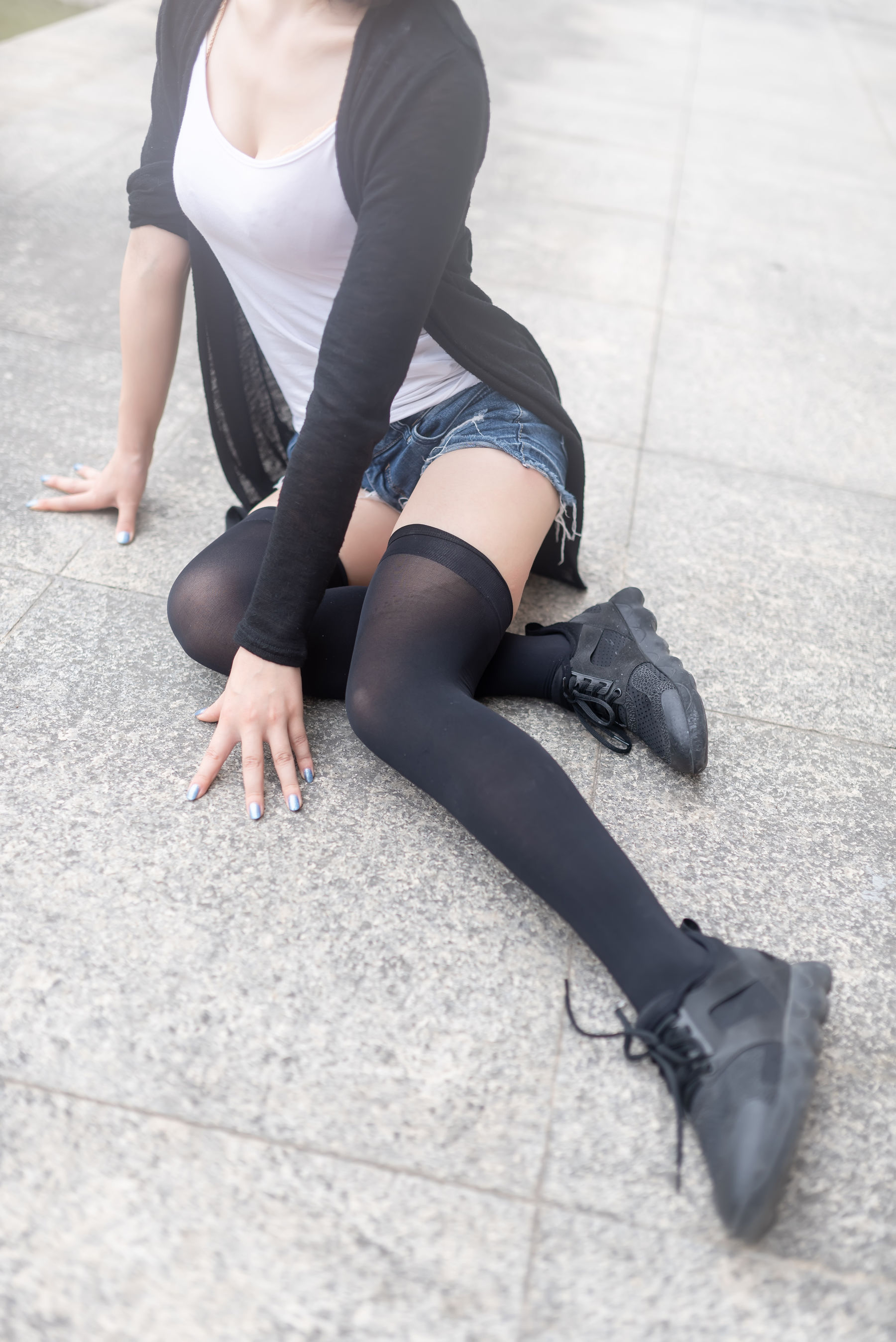 NO.043 黑丝大胸时尚少女户外 写真集-图1