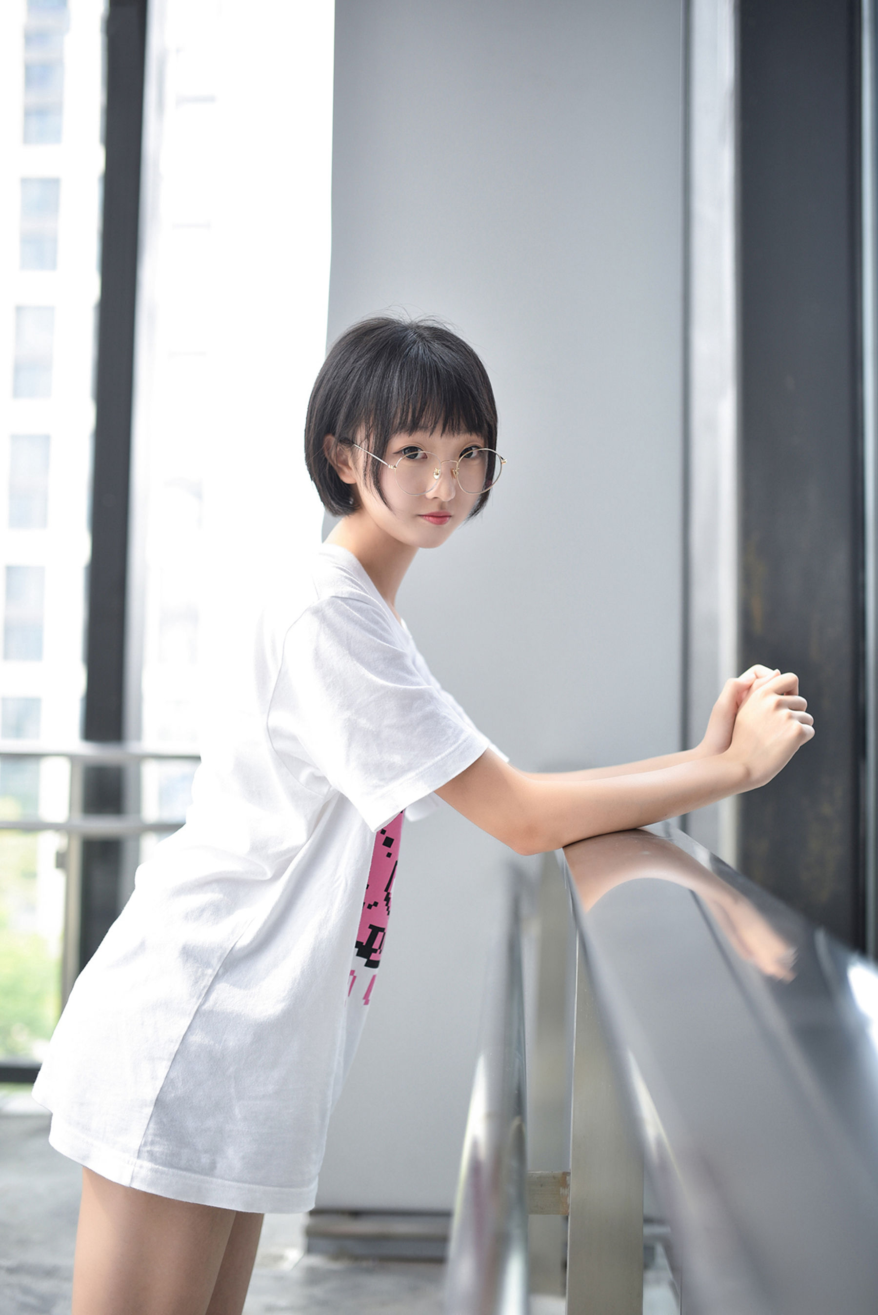 NO.100 眼镜妹妹超短牛仔美腿-图0