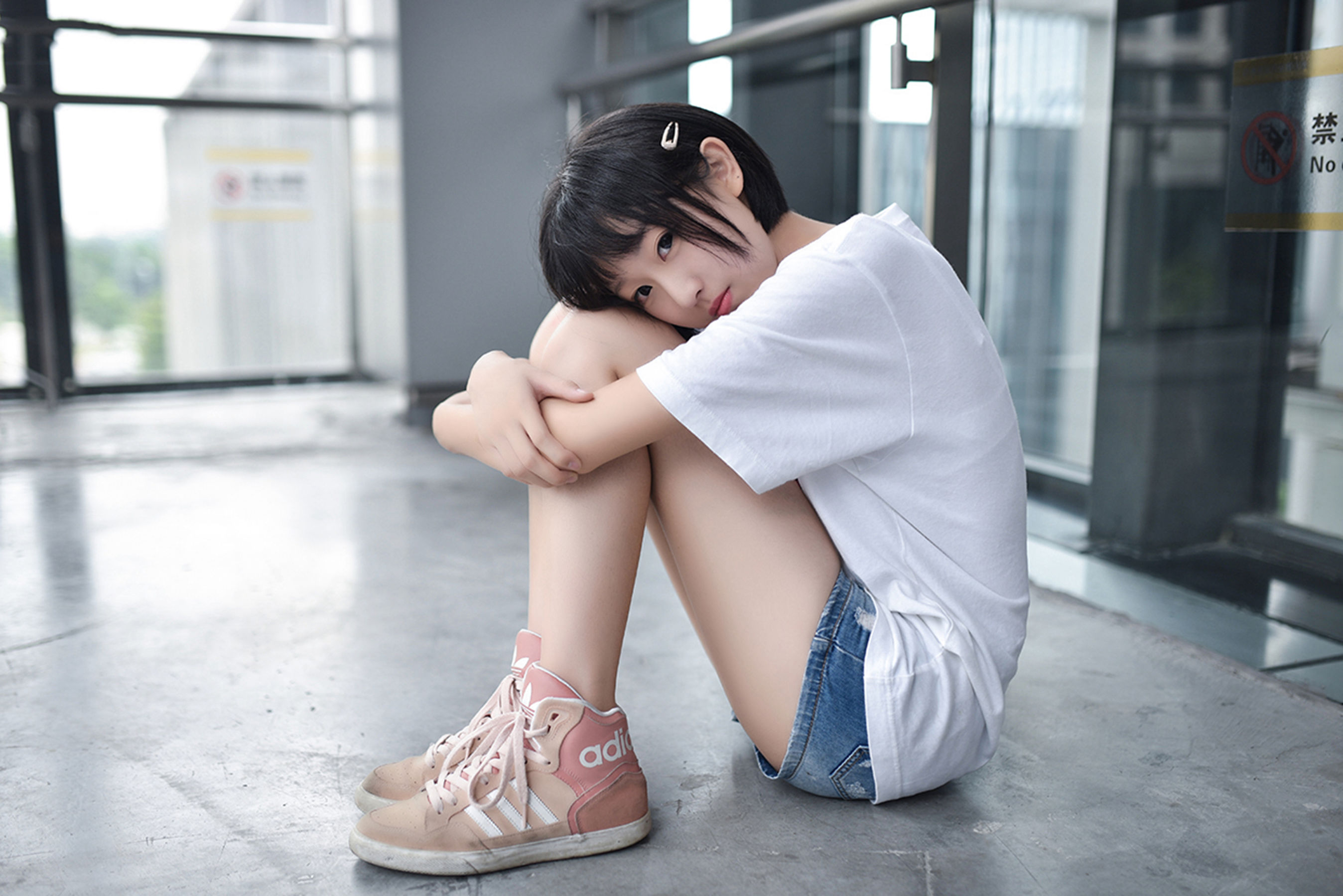 NO.100 眼镜妹妹超短牛仔美腿-图2