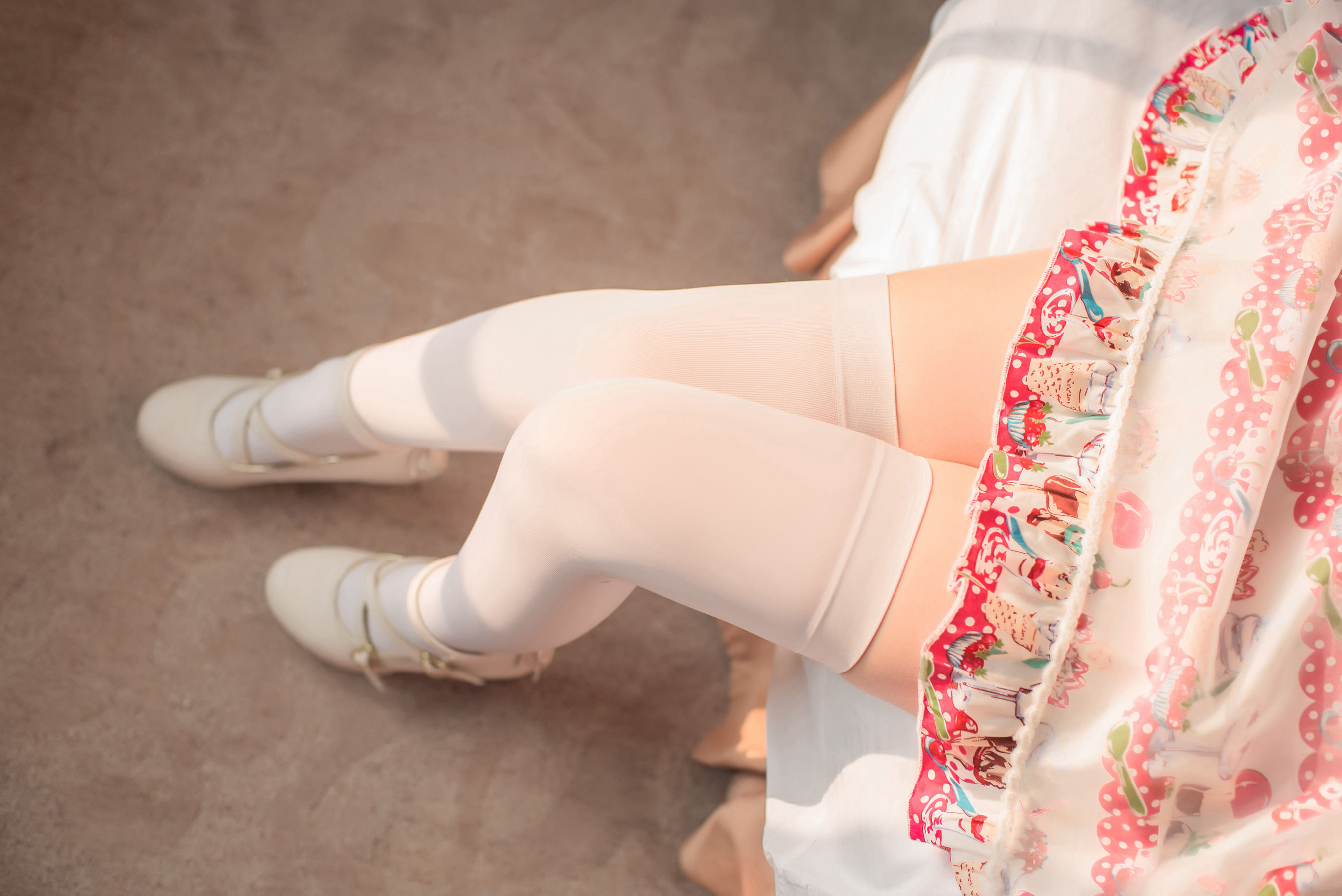 NO.106 穿白丝的花裙姑娘-图12