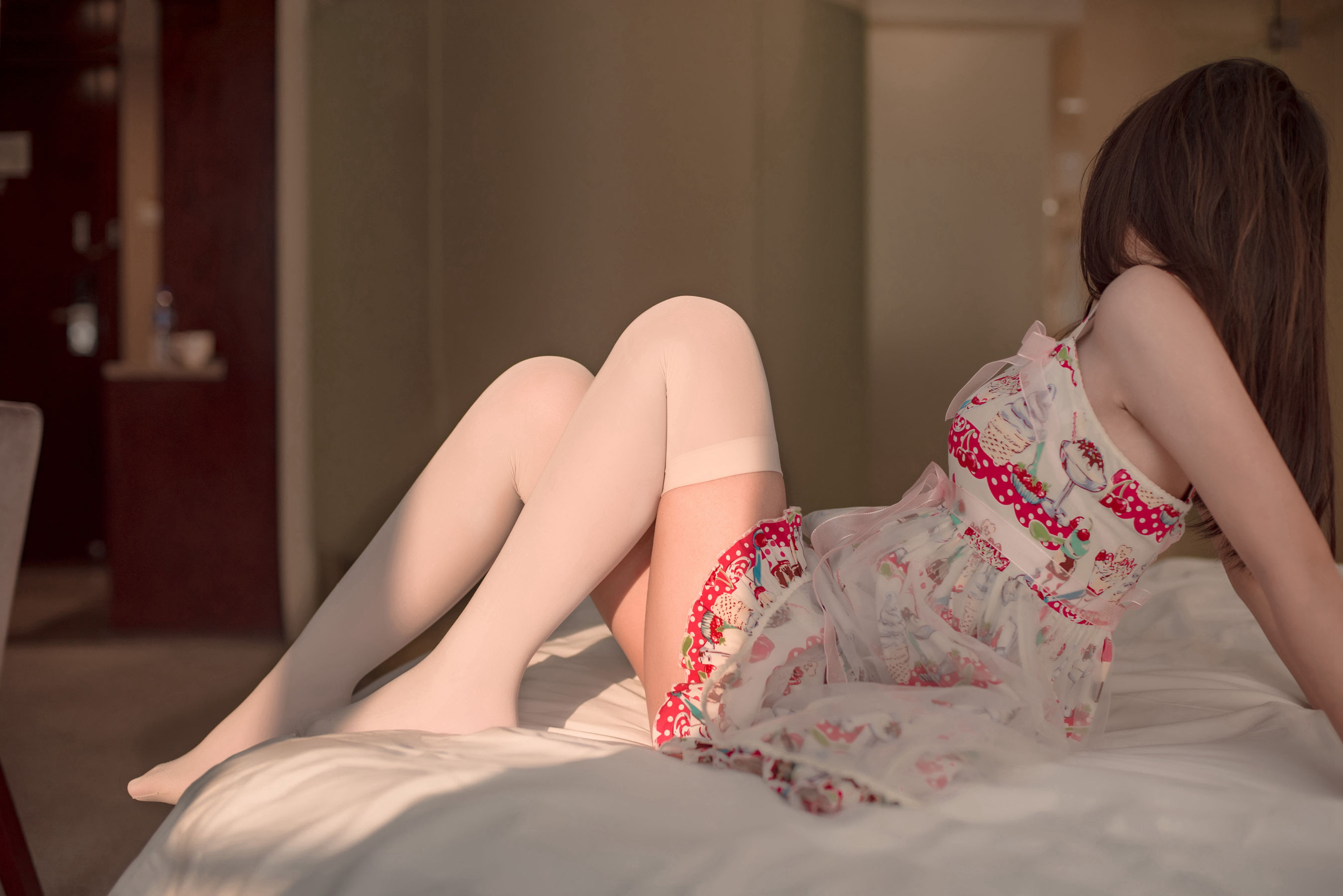 NO.106 穿白丝的花裙姑娘-图22