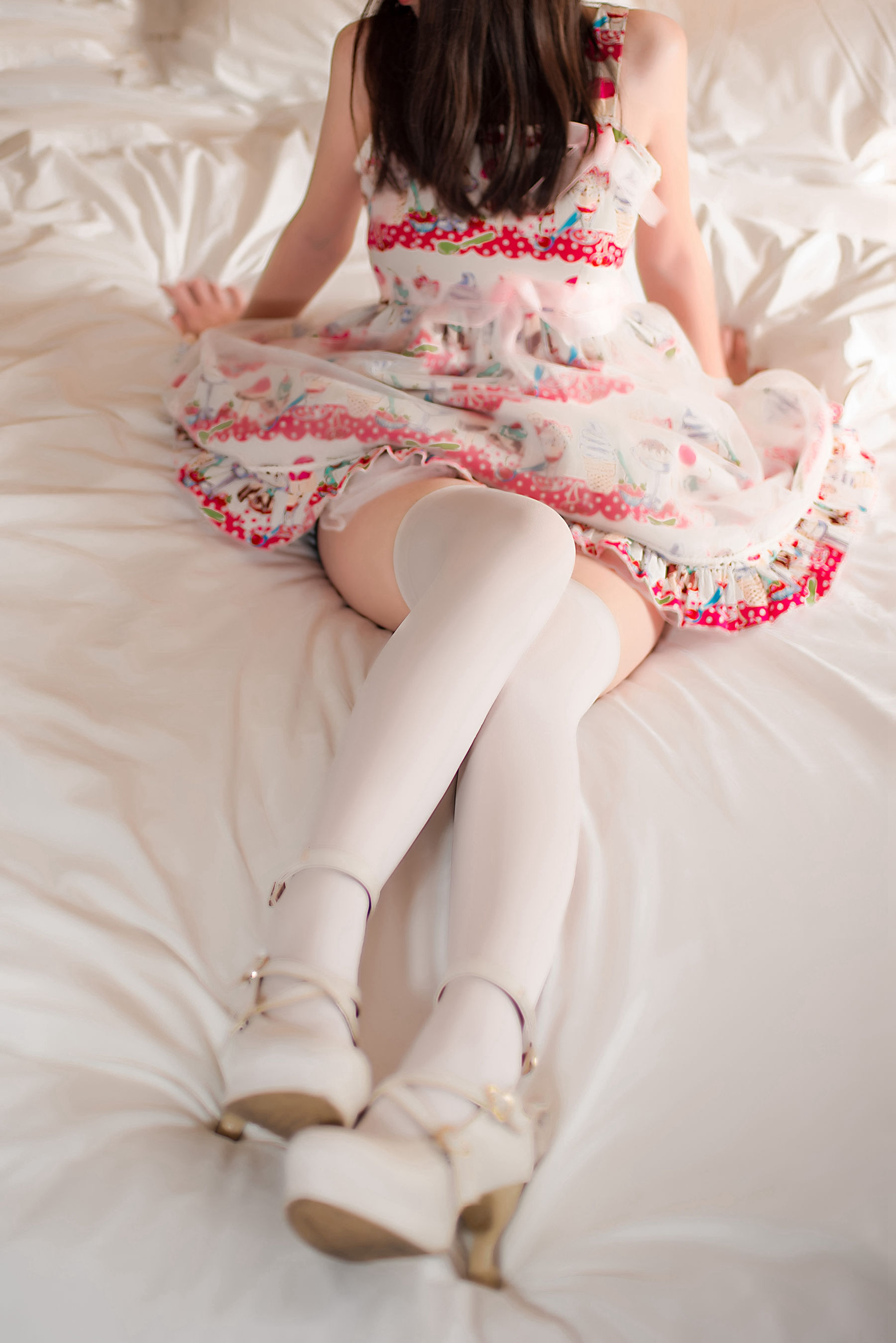 NO.106 穿白丝的花裙姑娘-图5