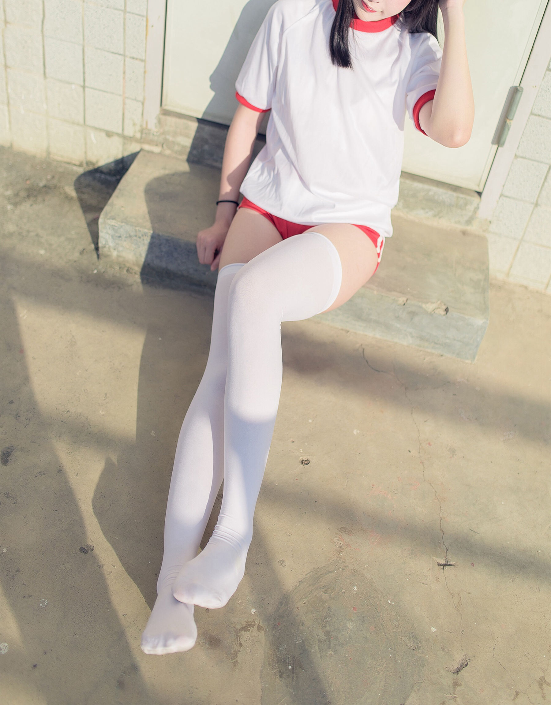 NO.112 运动场上的白丝体操服少女-图0