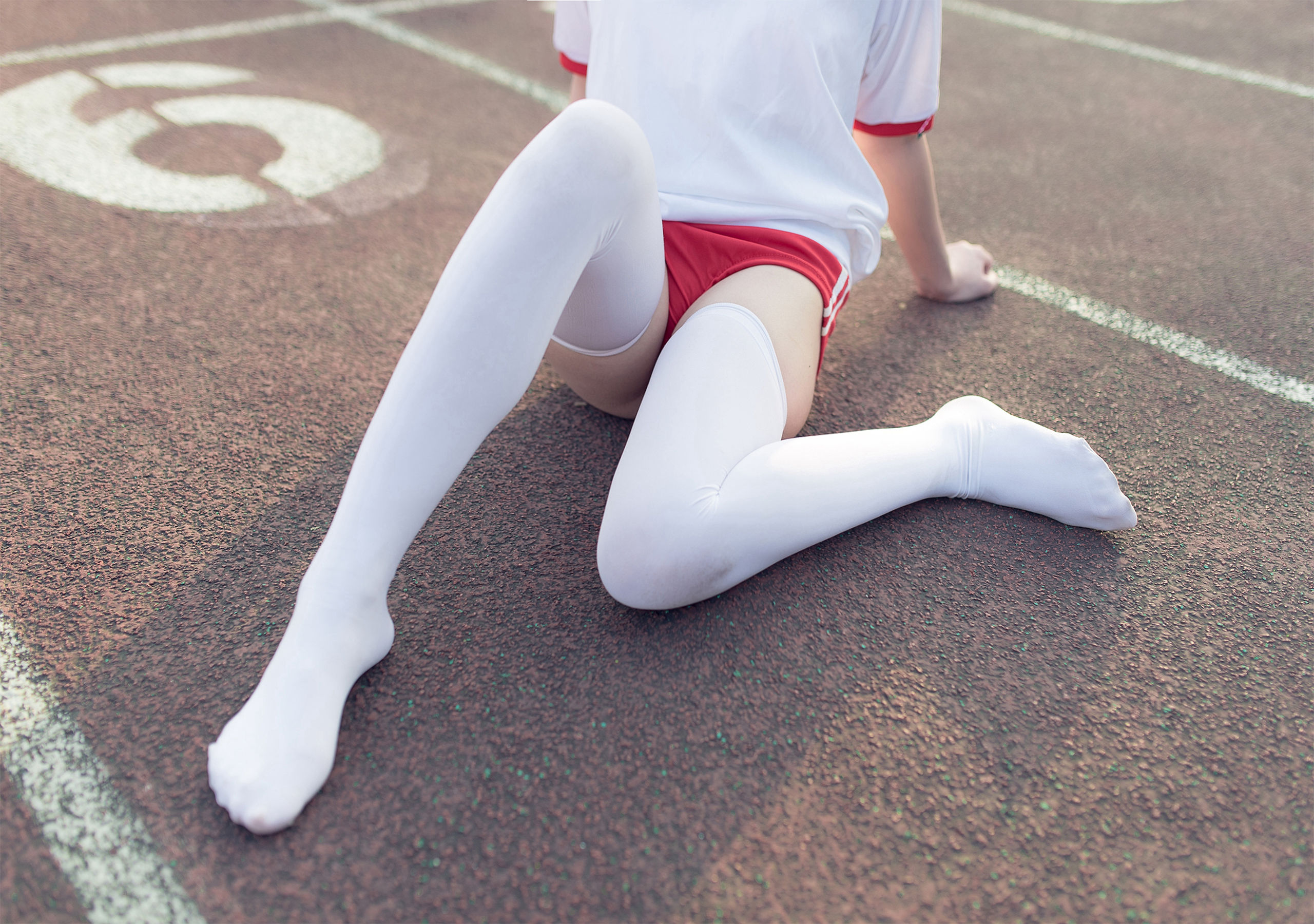 NO.112 运动场上的白丝体操服少女-图32