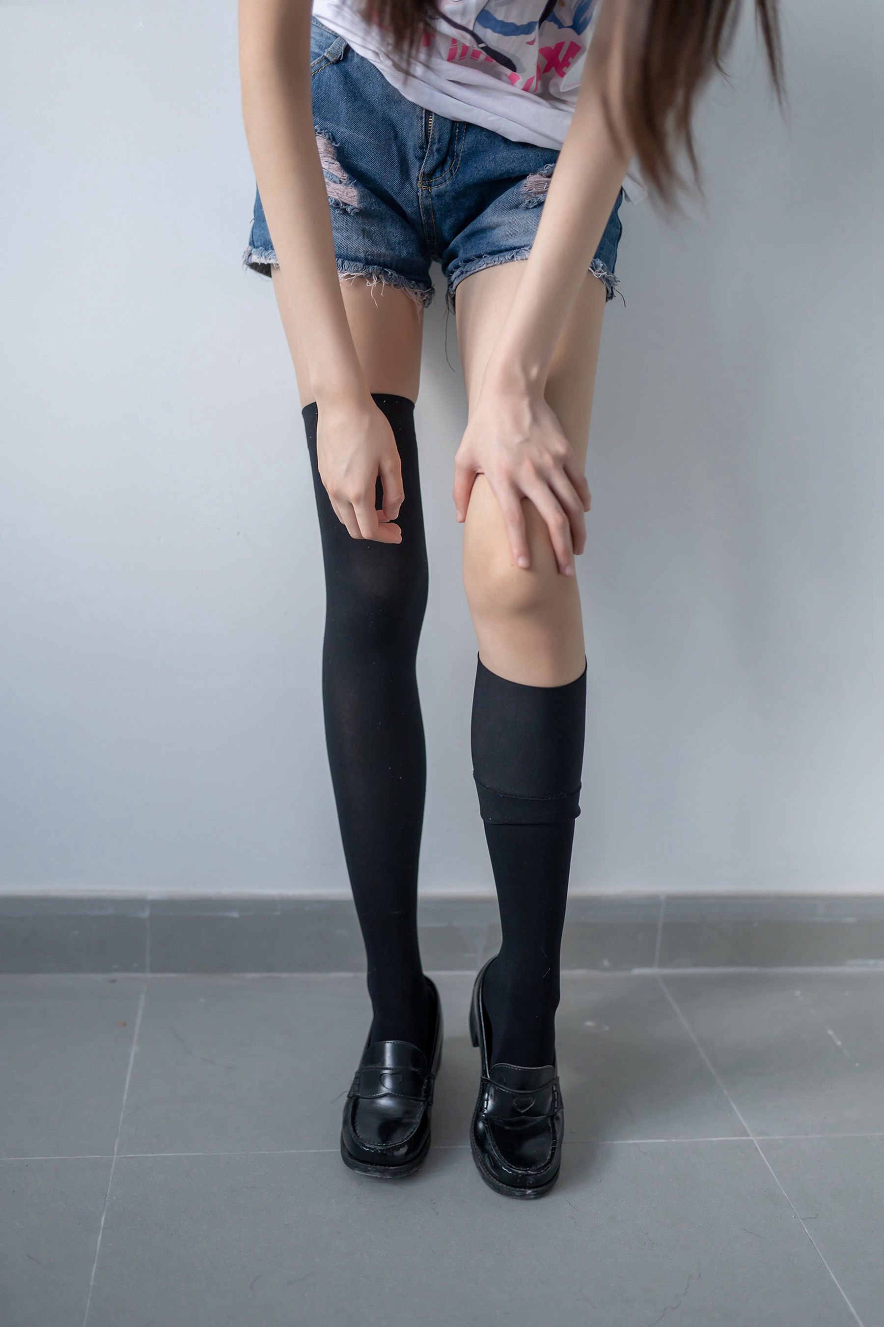 NO.113 黑丝牛仔短裤小蛮腰-图2