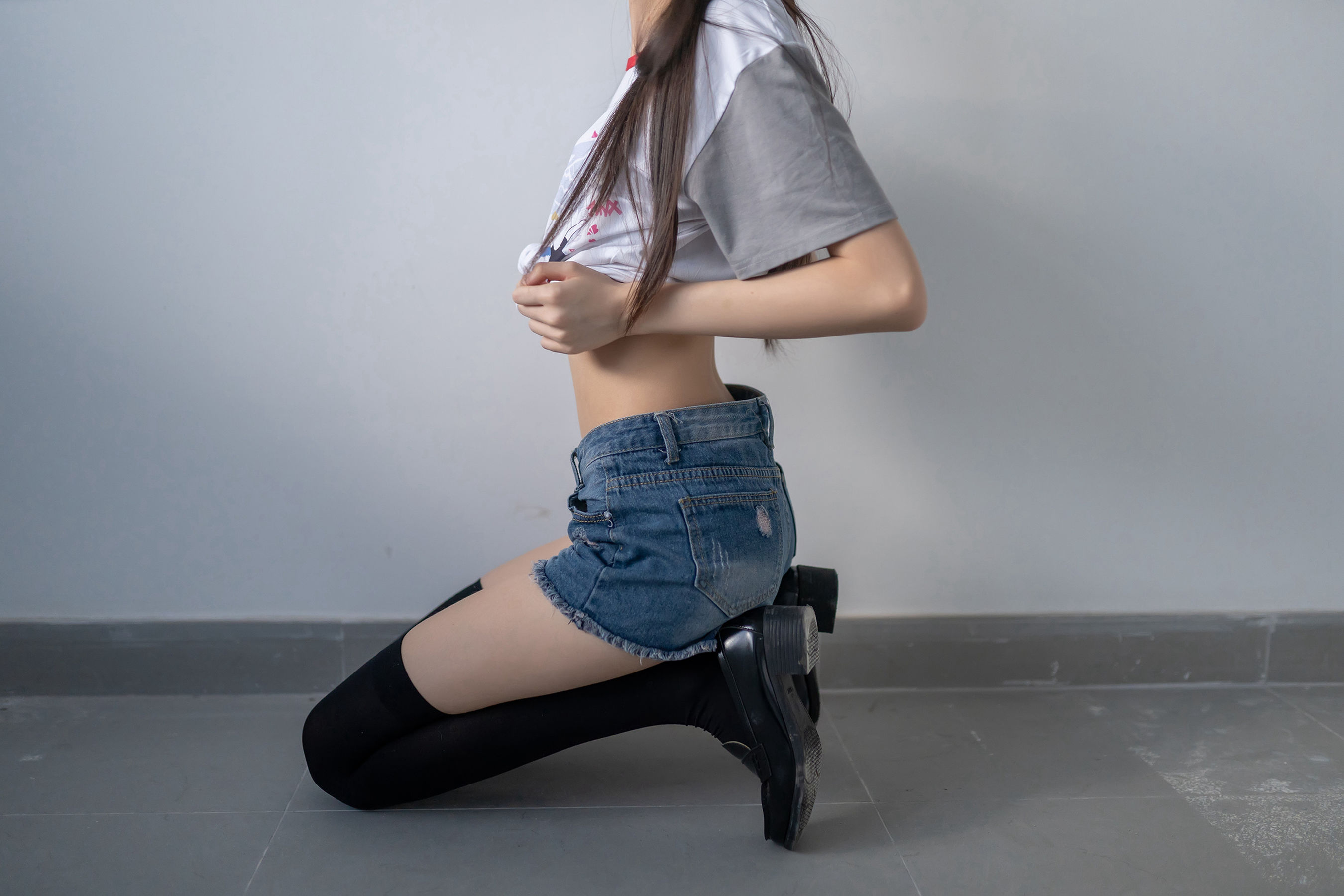 NO.113 黑丝牛仔短裤小蛮腰-图3