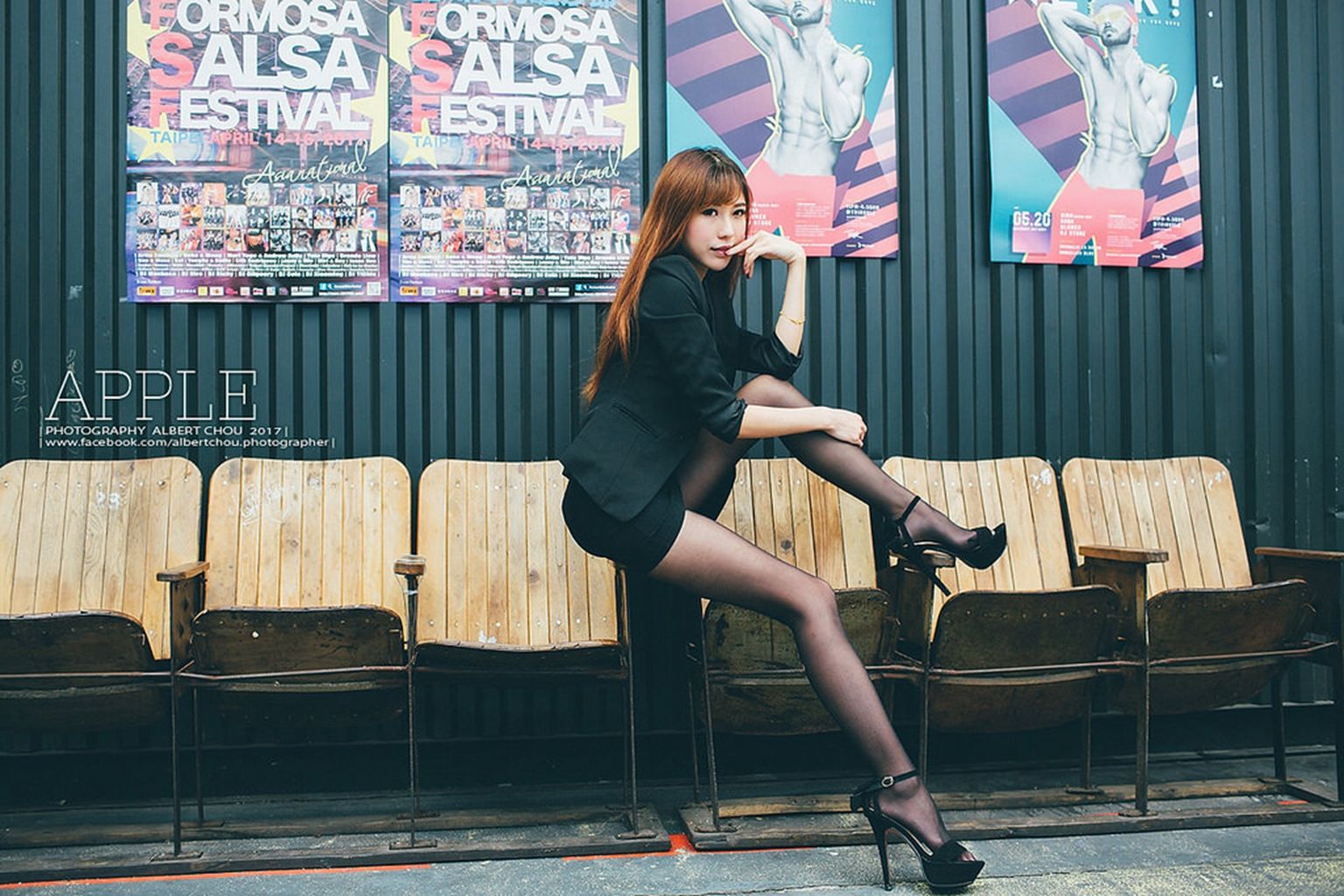 张闵净(小净) - 黑丝OL街拍女神-图12