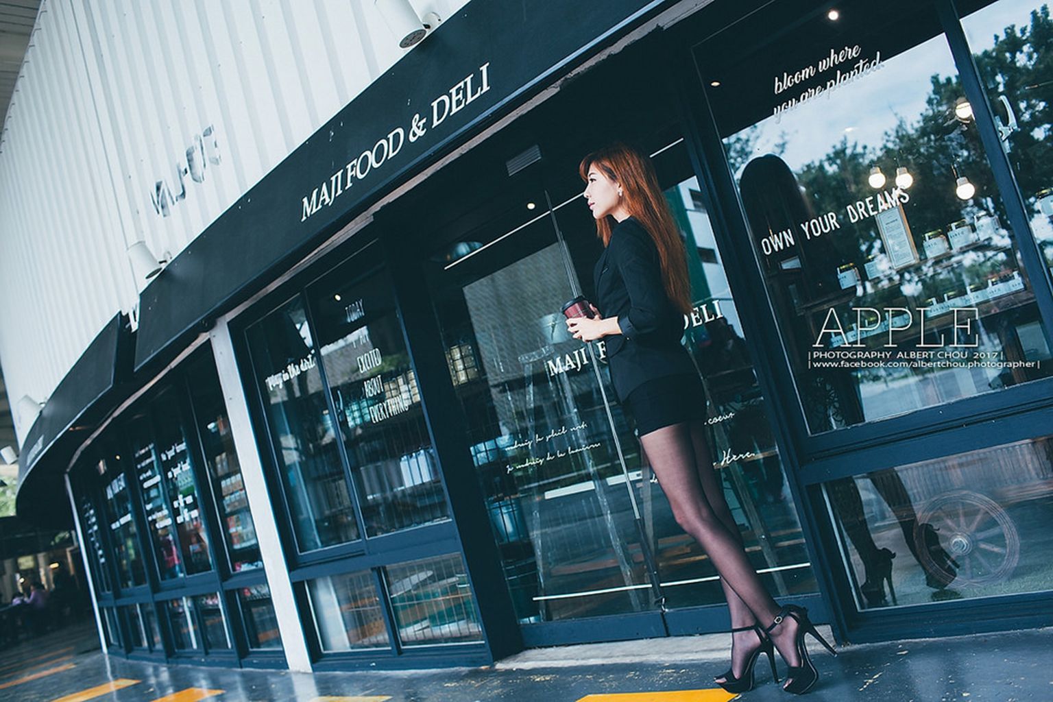 张闵净(小净) - 黑丝OL街拍女神-图1