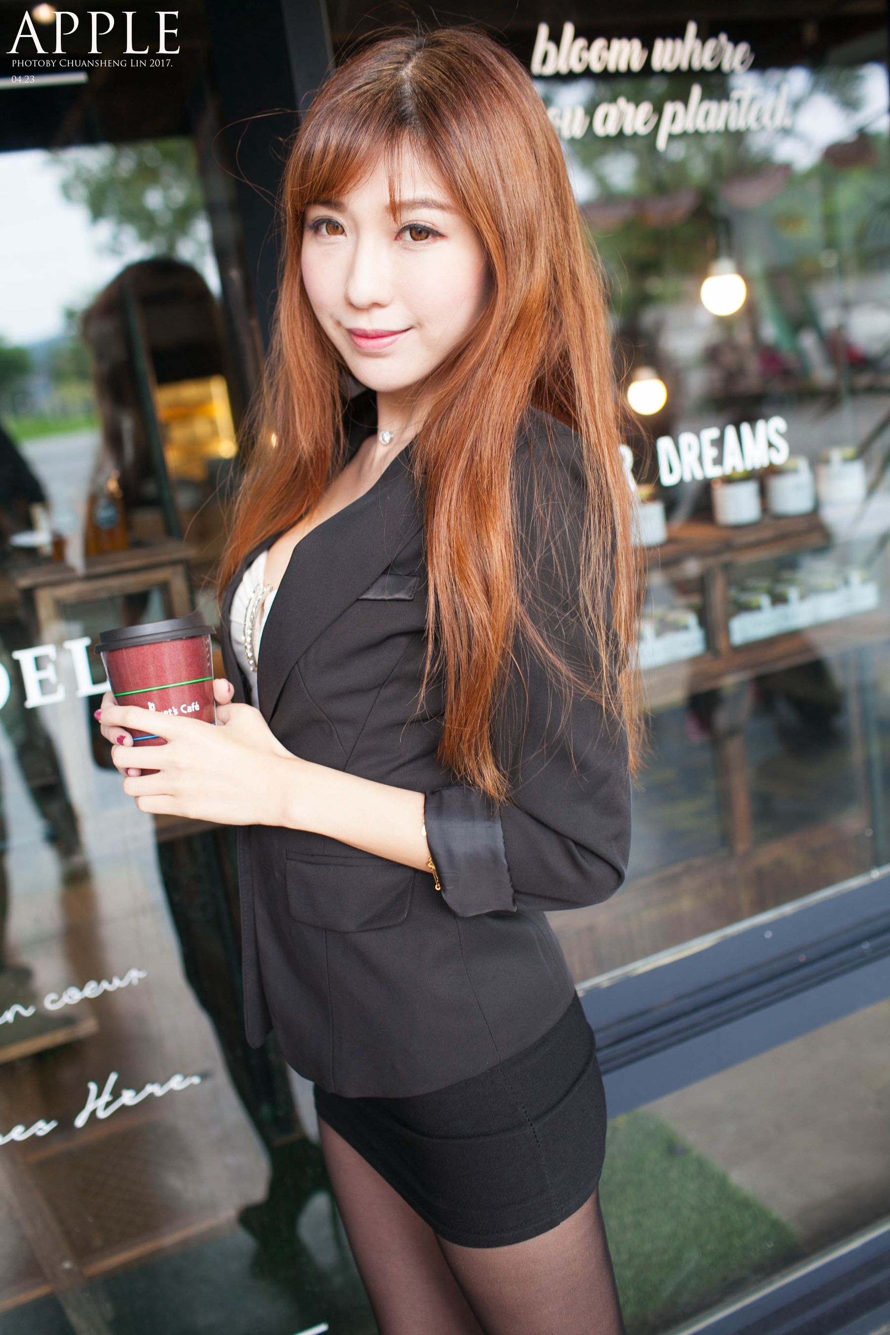 张闵净(小净) - 黑丝OL街拍女神-图21