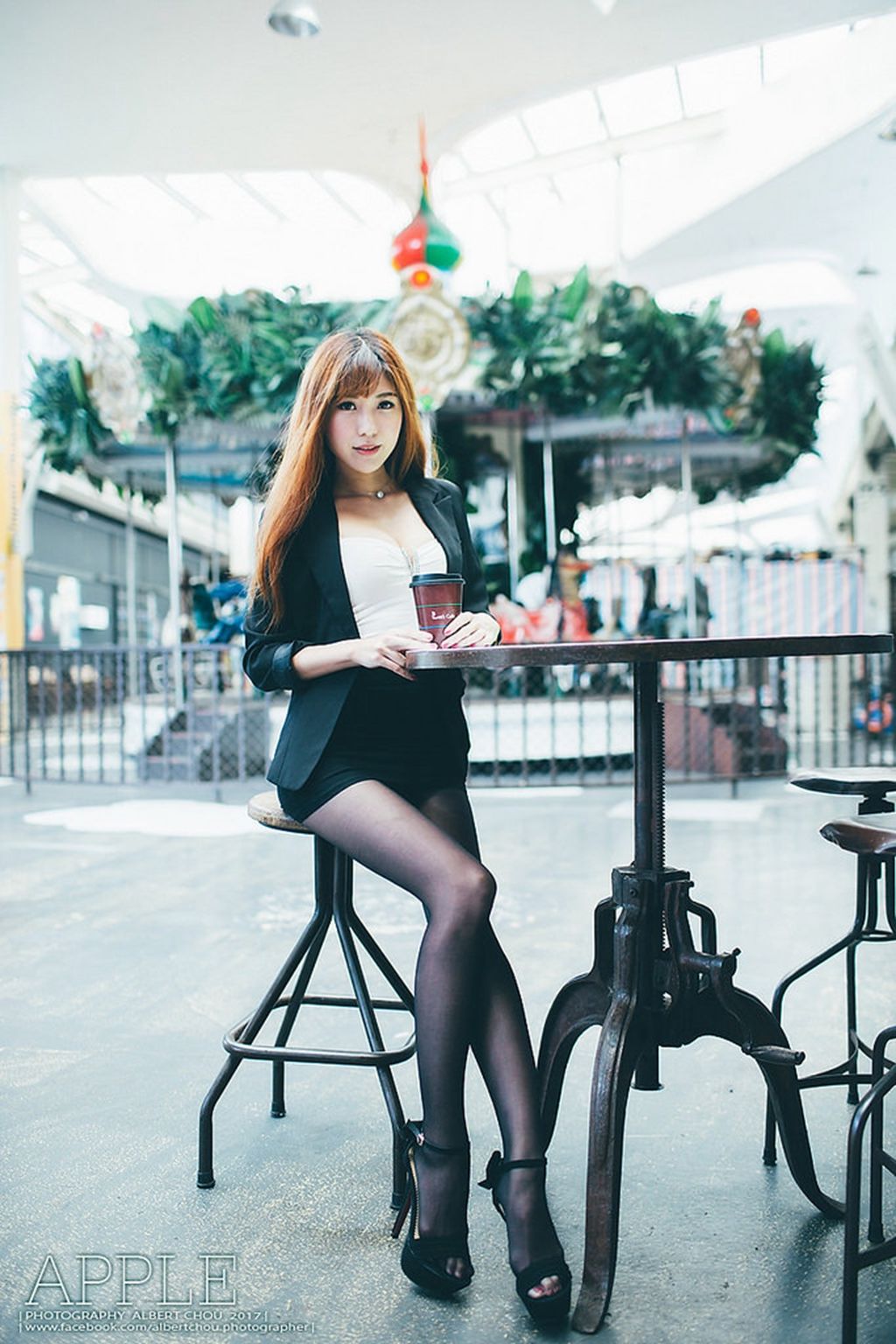 张闵净(小净) - 黑丝OL街拍女神-图2