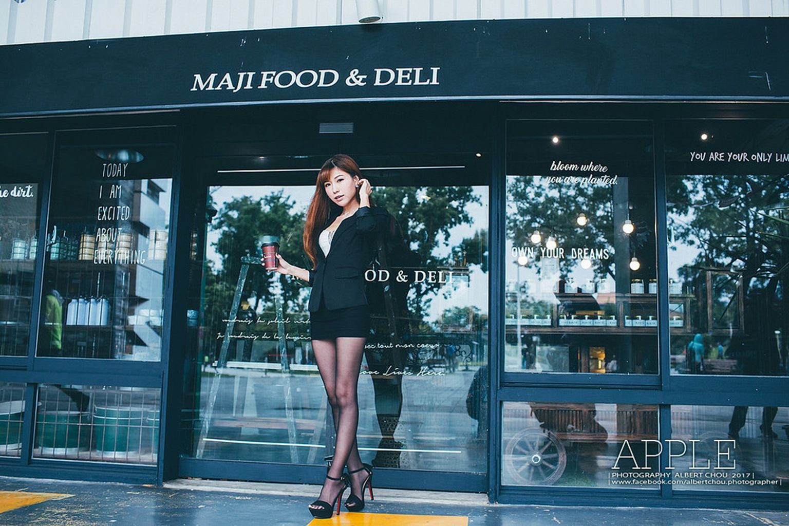 张闵净(小净) - 黑丝OL街拍女神-图3