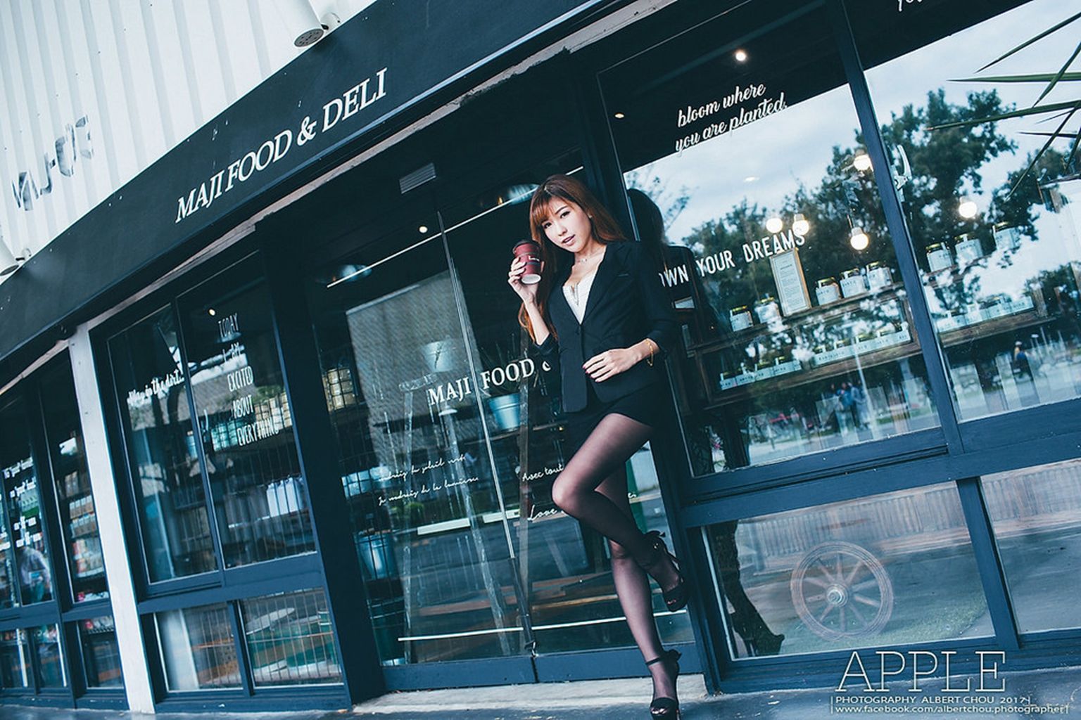 张闵净(小净) - 黑丝OL街拍女神-图56