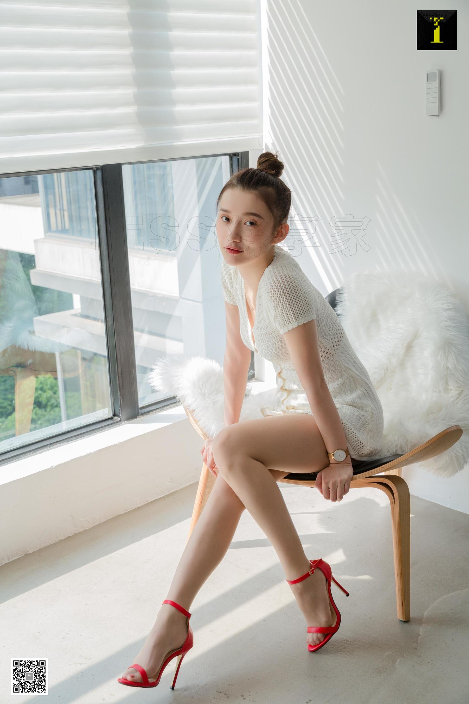 模特：秋秋 《安静的白衣秋秋》-图1