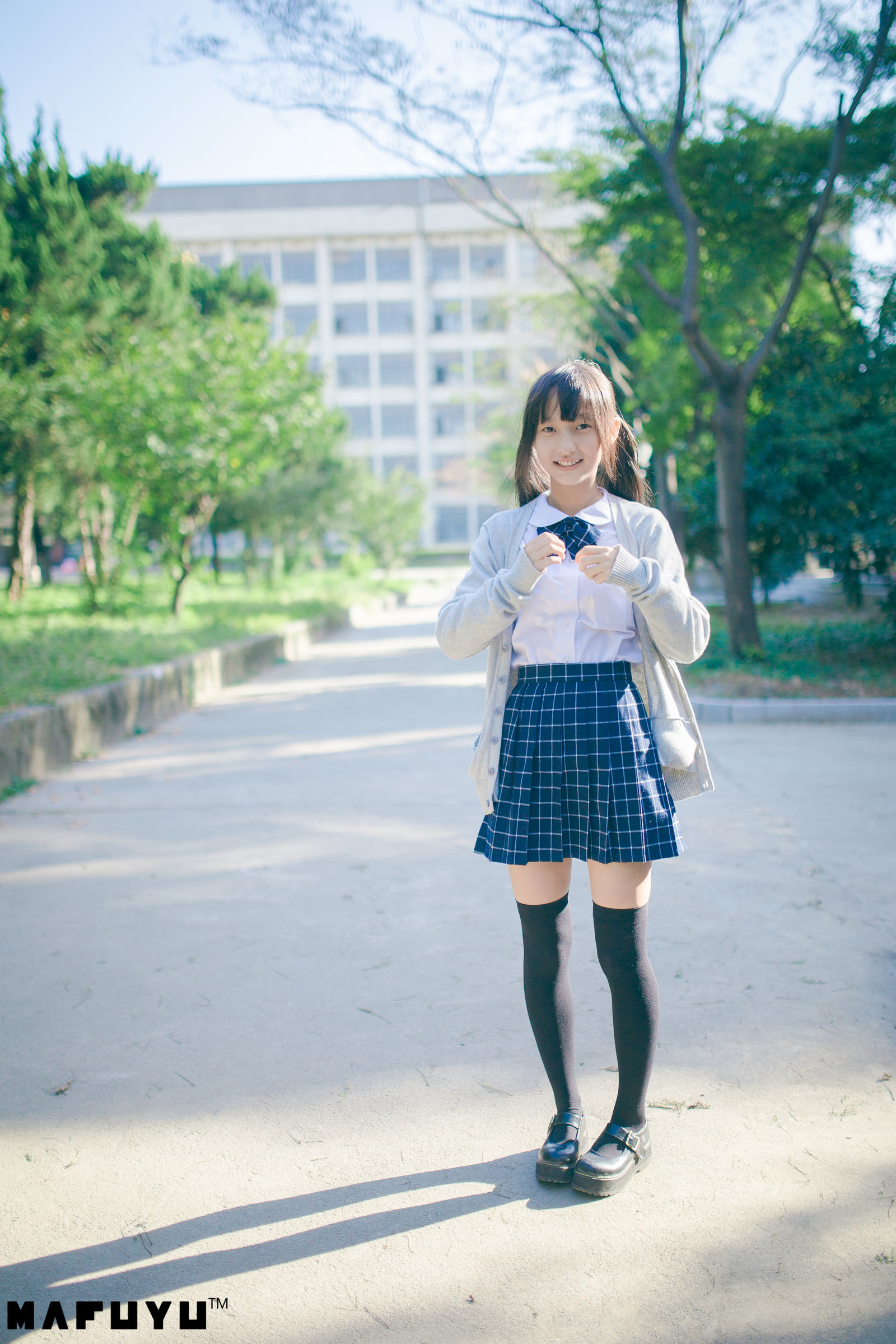 神楽板真冬 阳光校服系列套图-图0