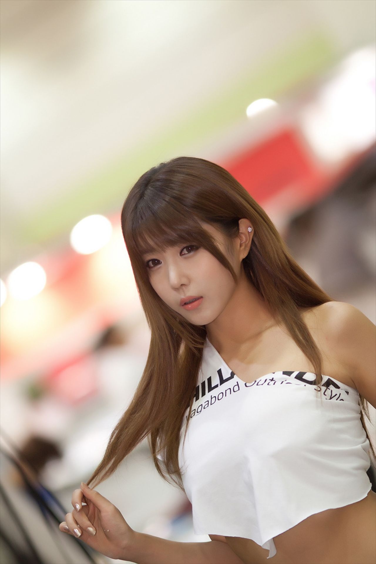 许允美 性感白衣牛仔短裤街头车展-图9