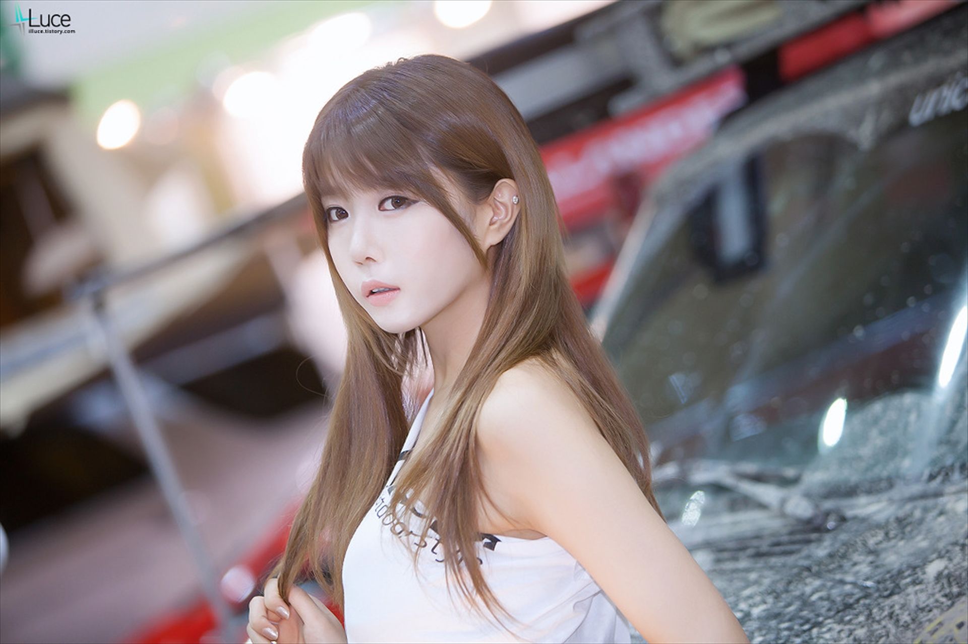 许允美 性感白衣牛仔短裤街头车展-图57