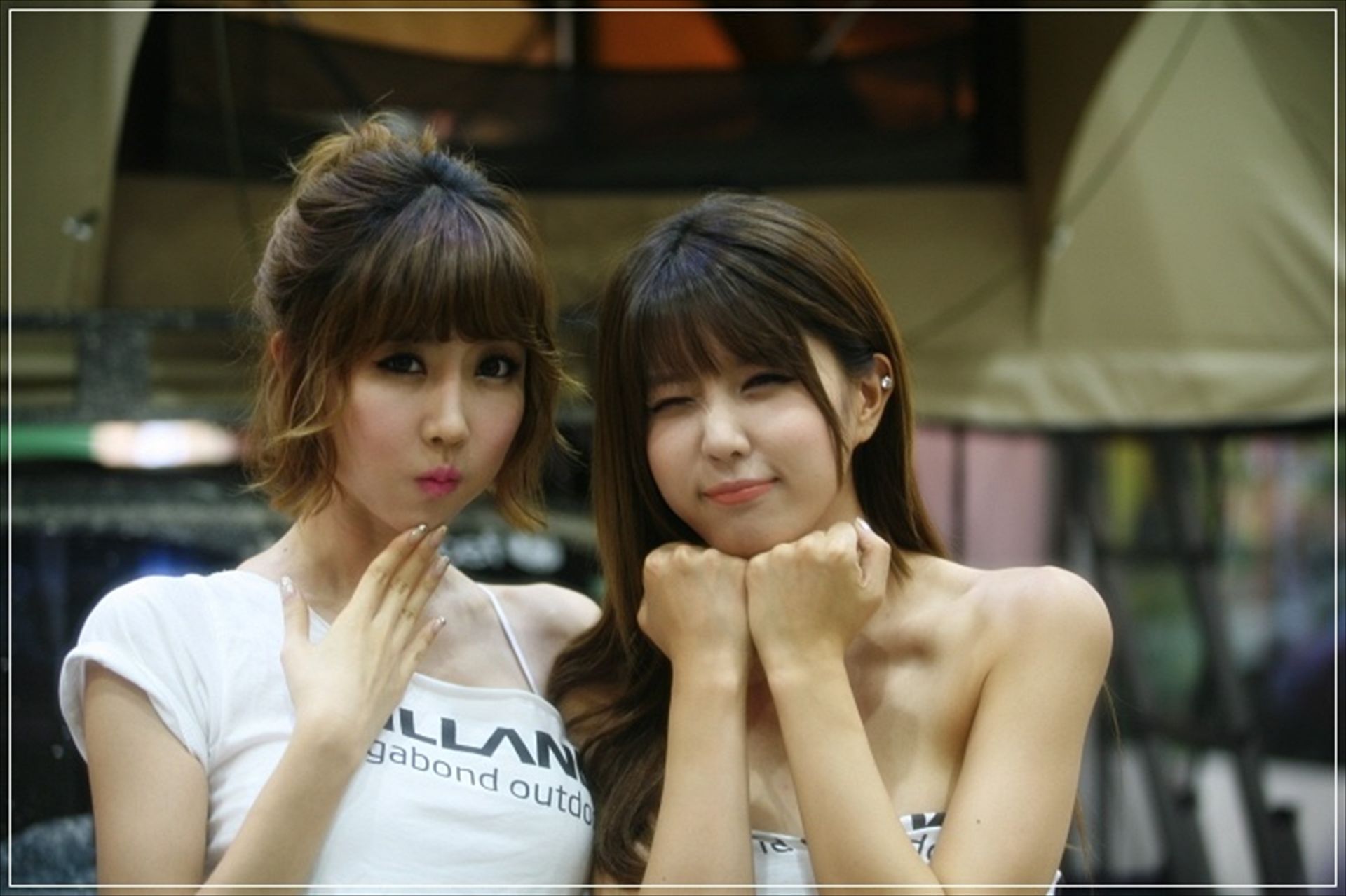 许允美 性感白衣牛仔短裤街头车展-图80