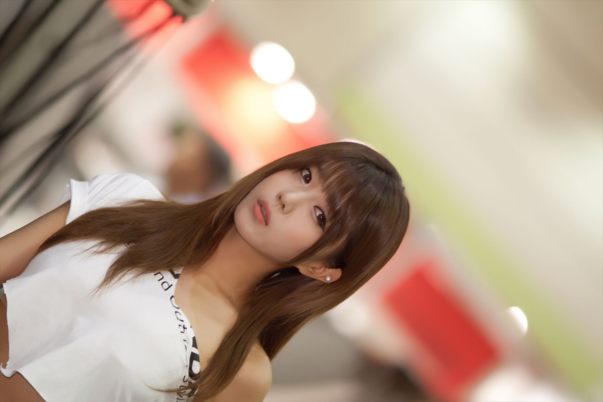 许允美 性感白衣牛仔短裤街头车展-图86