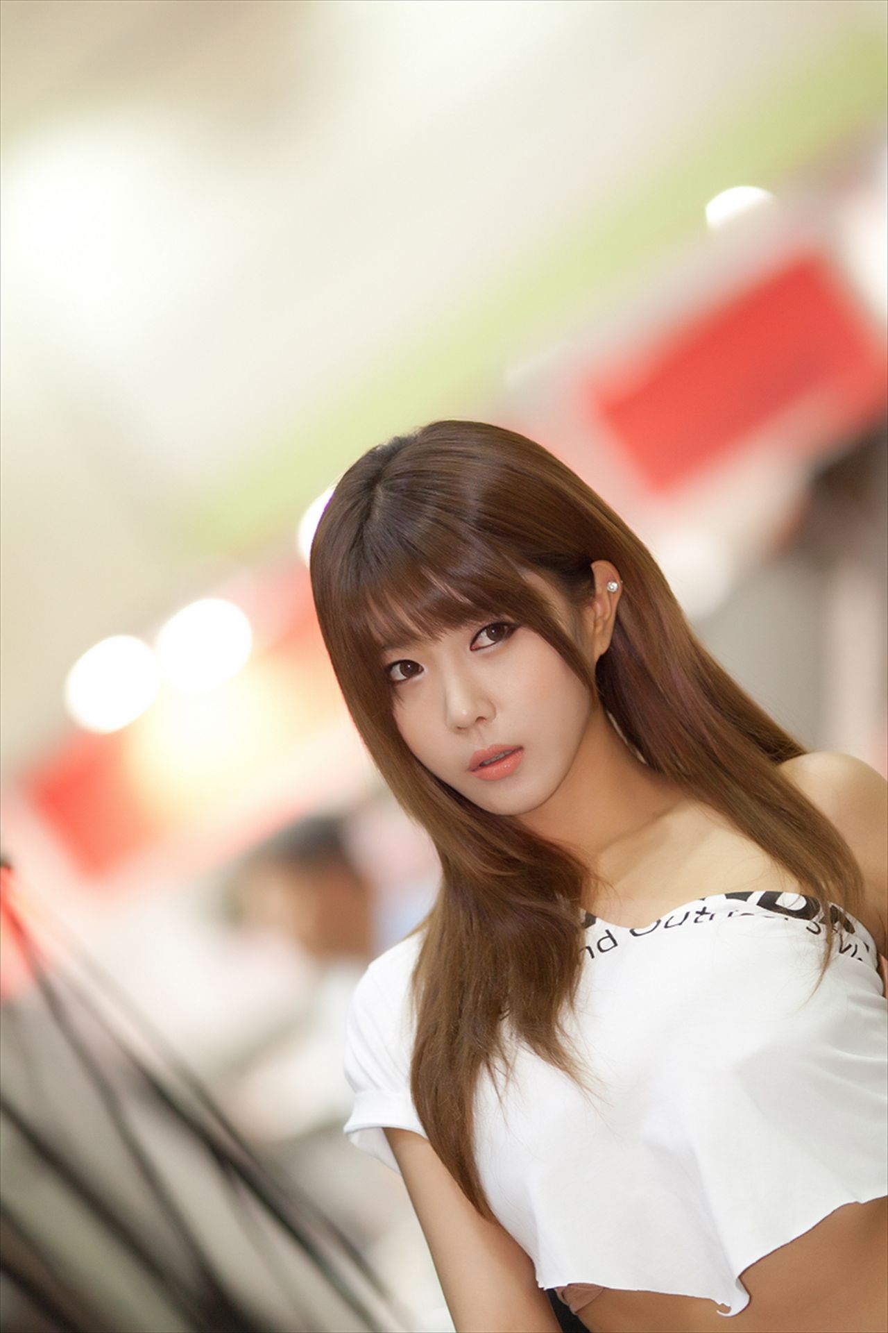 许允美 性感白衣牛仔短裤街头车展-图87