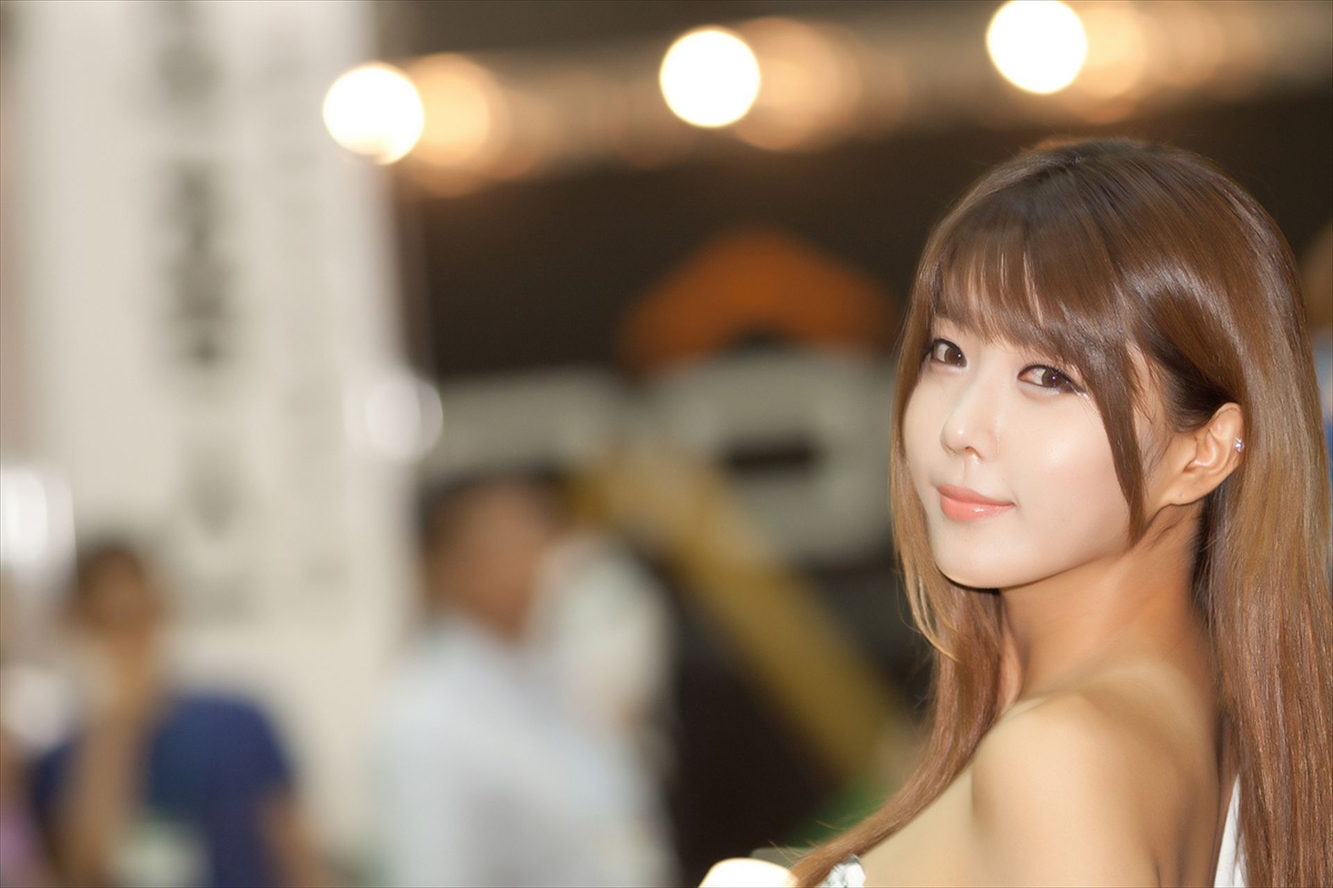 许允美 性感白衣牛仔短裤街头车展-图88