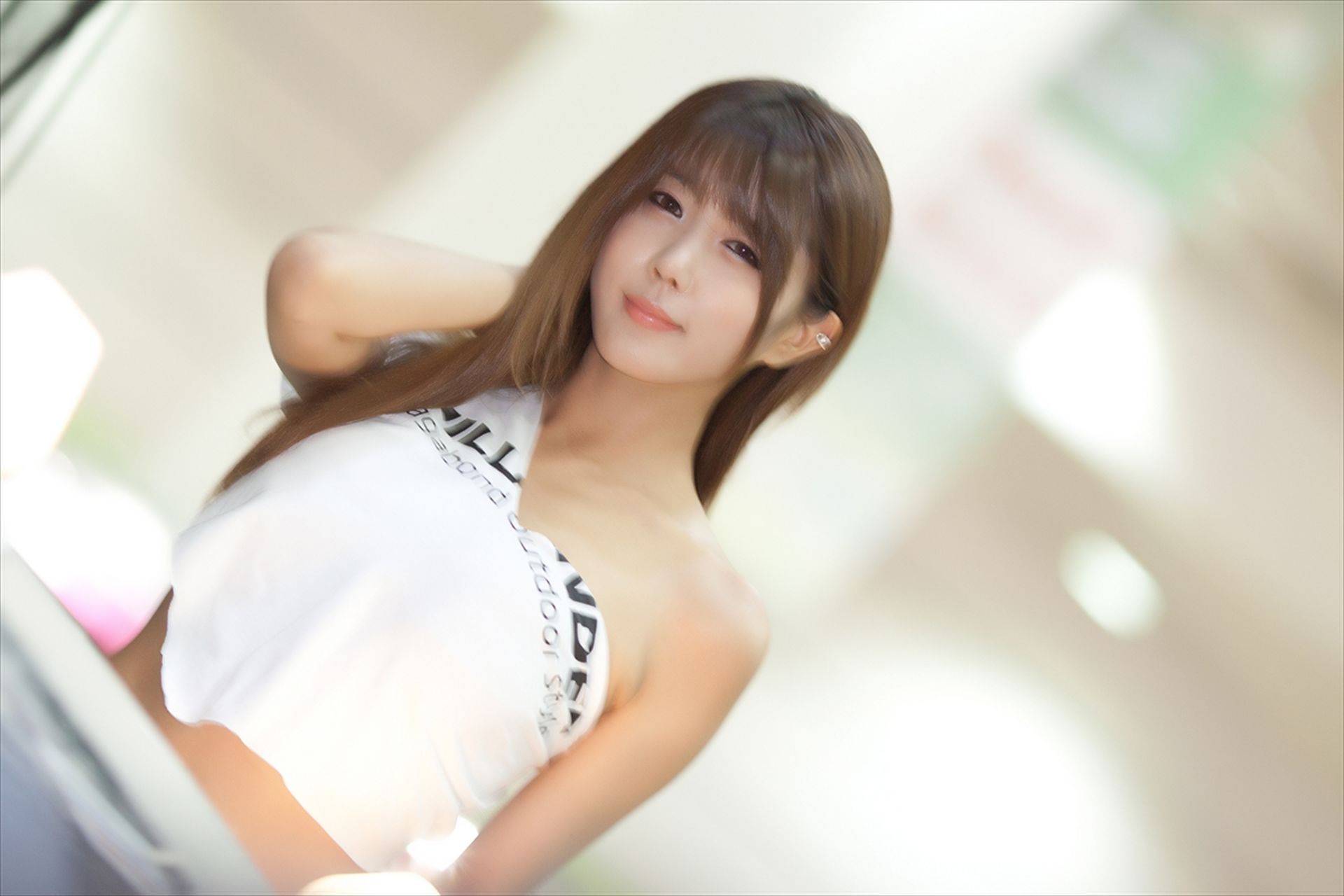 许允美 性感白衣牛仔短裤街头车展-图90