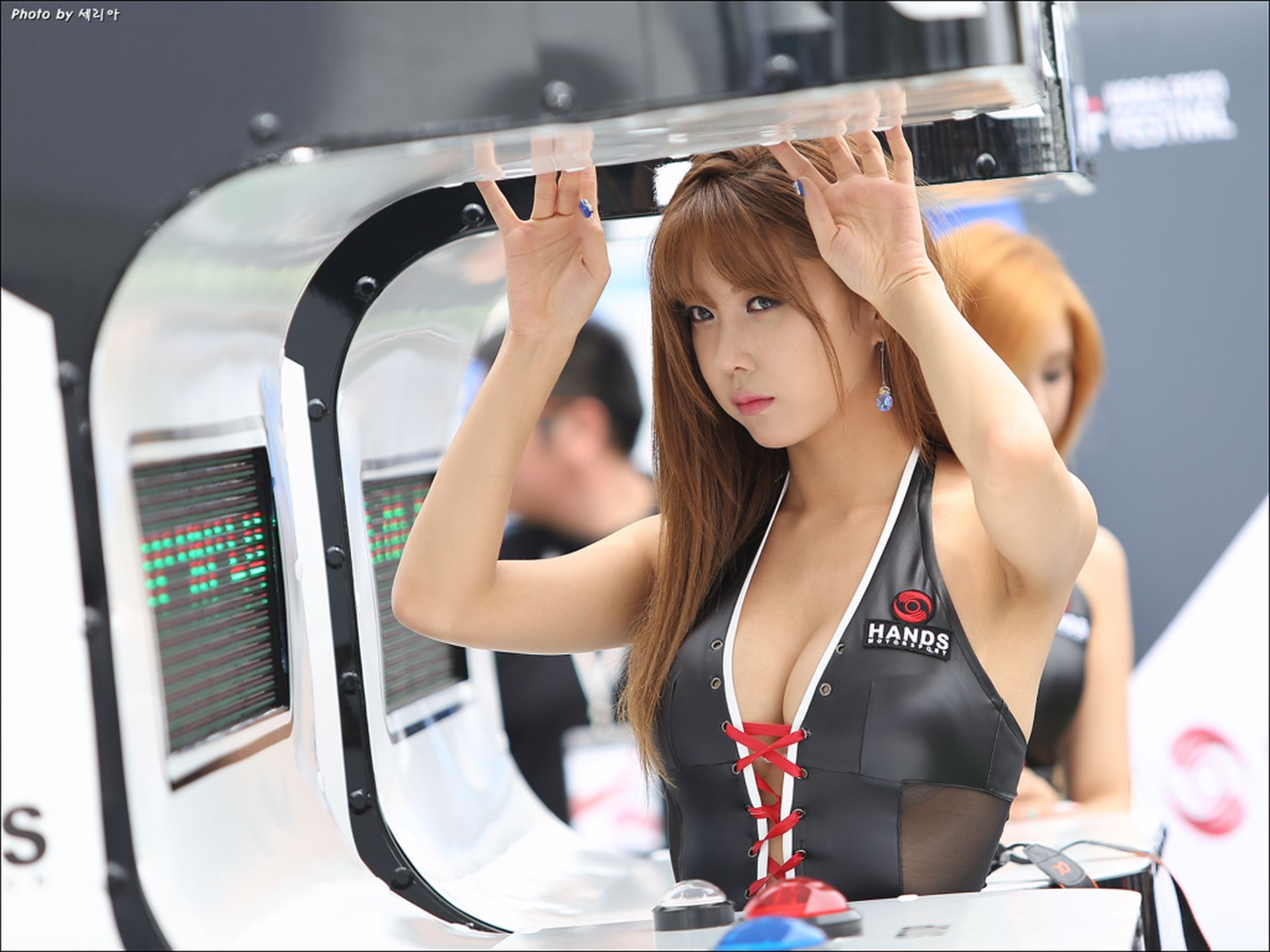 许允美 - 2014首尔汽车展-皮衣长靴系列-图42