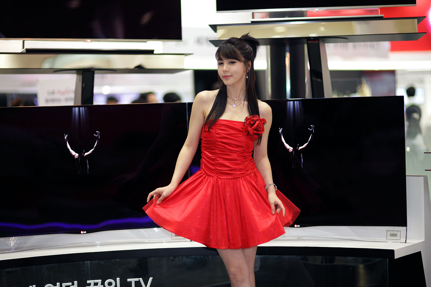 李智友 - 展厅红裙少女-图10