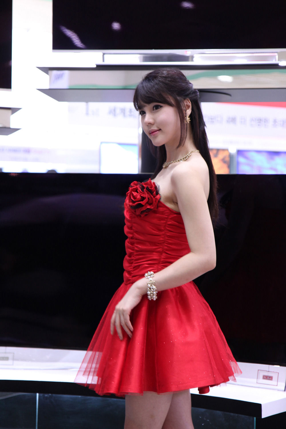 李智友 - 展厅红裙少女-图46