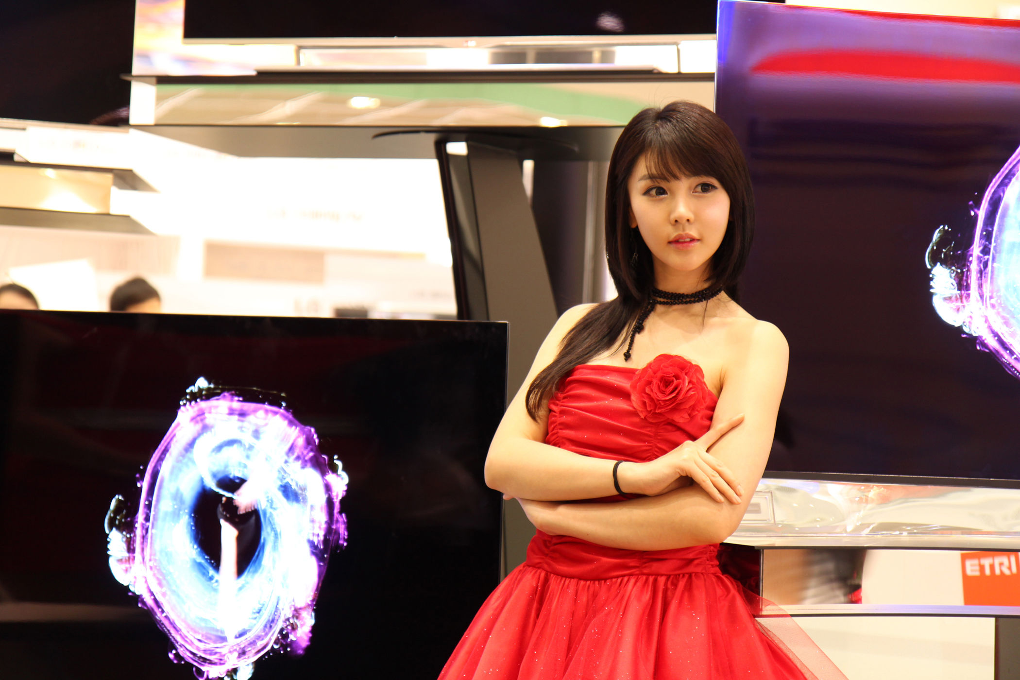 李智友 - 展厅红裙少女-图5