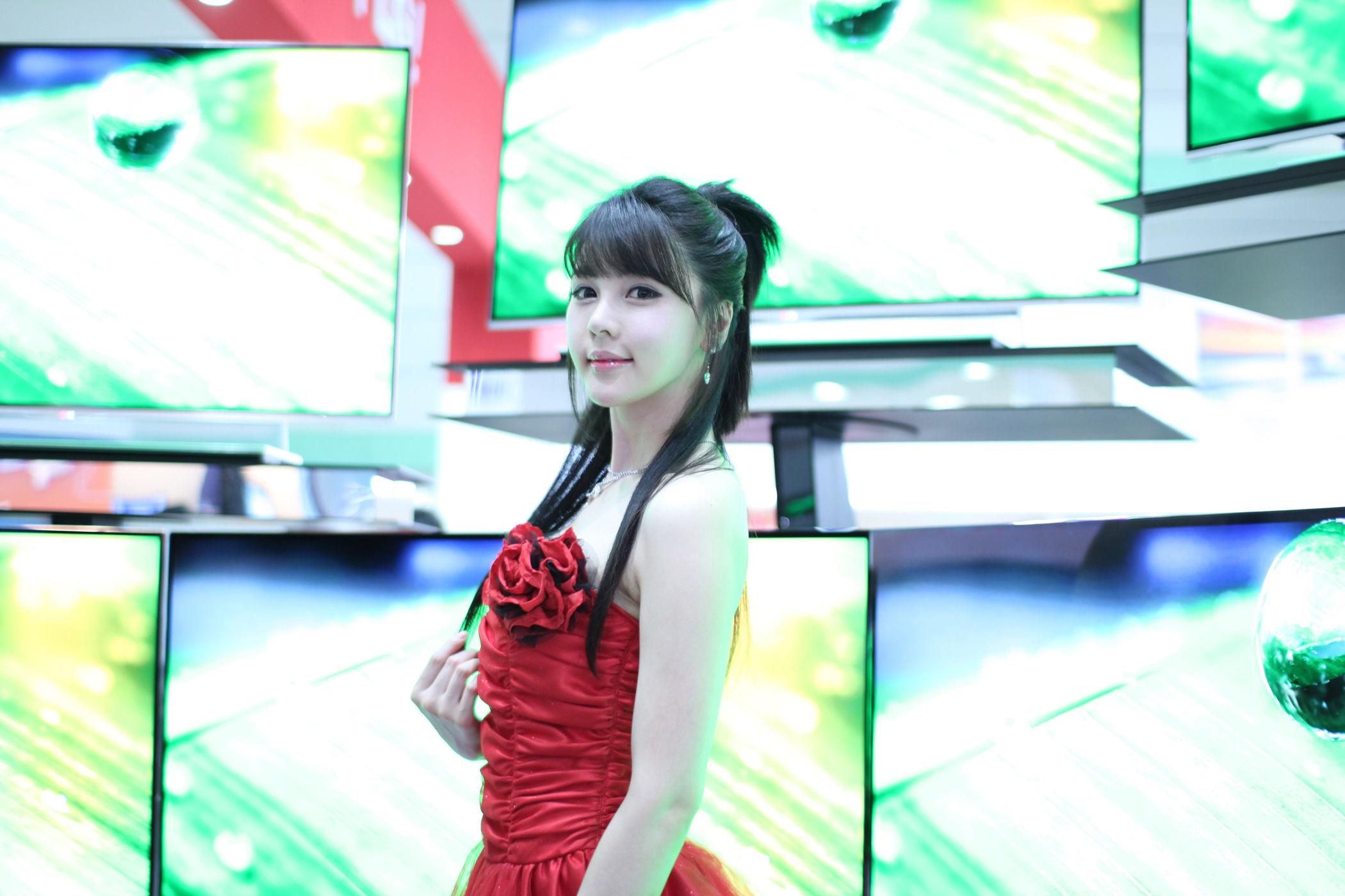 李智友 - 展厅红裙少女-图7