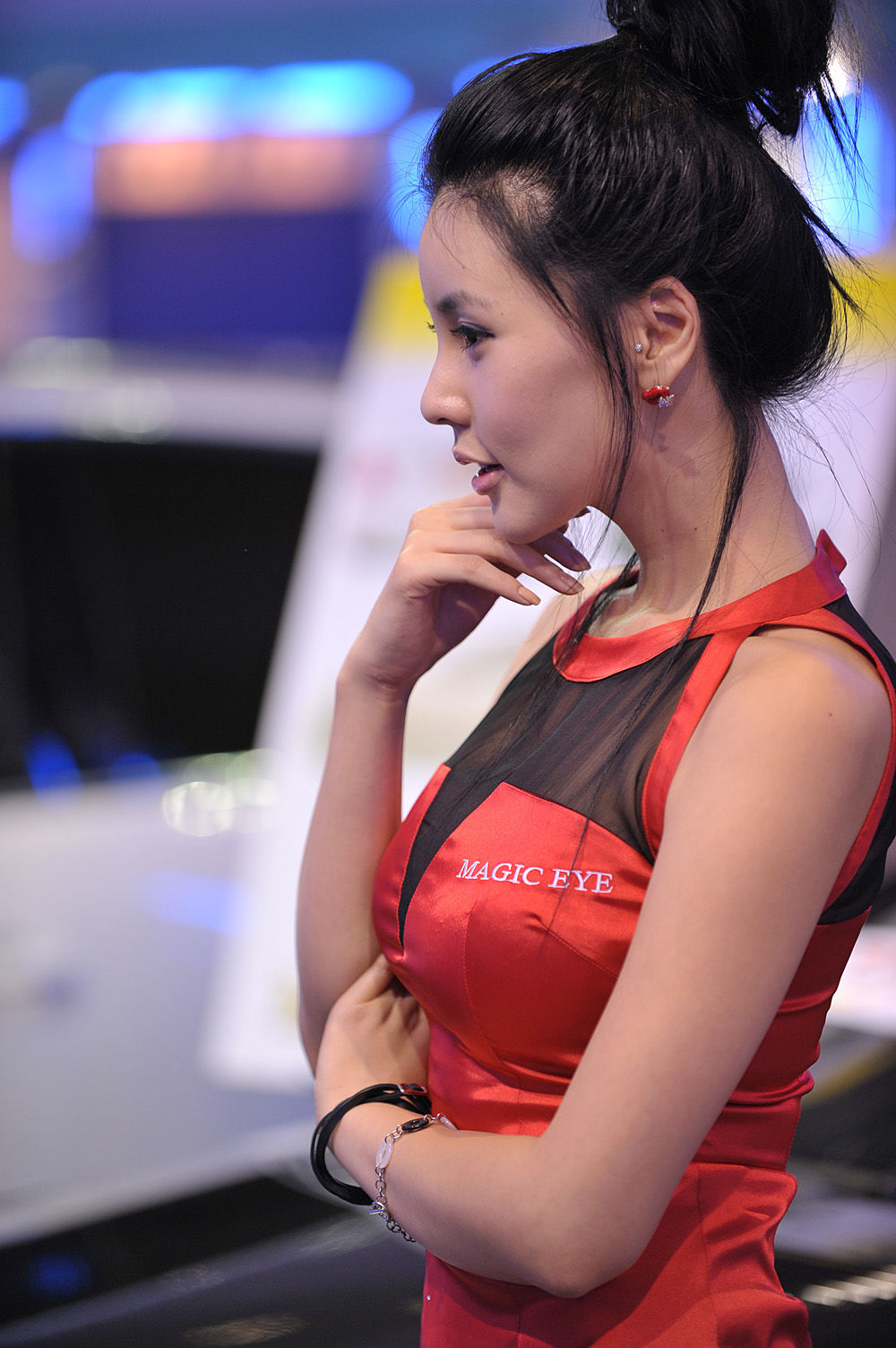 李智友 - 红裙制服车模-图2