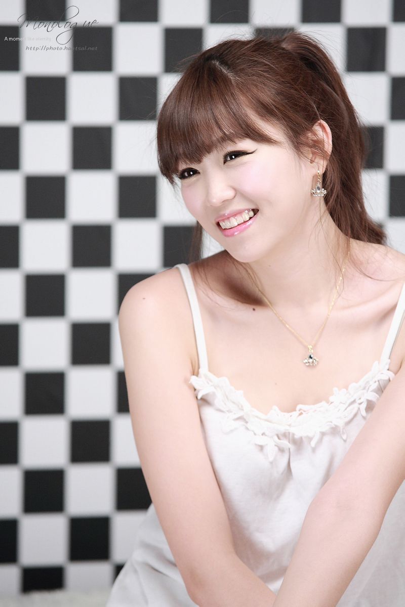 李恩慧 - 白色吊带睡裙-图18