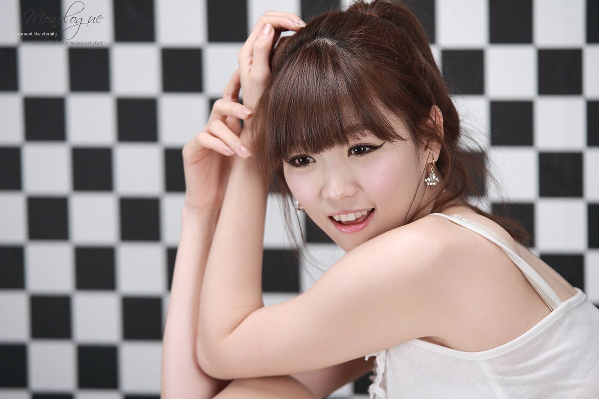 李恩慧 - 白色吊带睡裙-图2