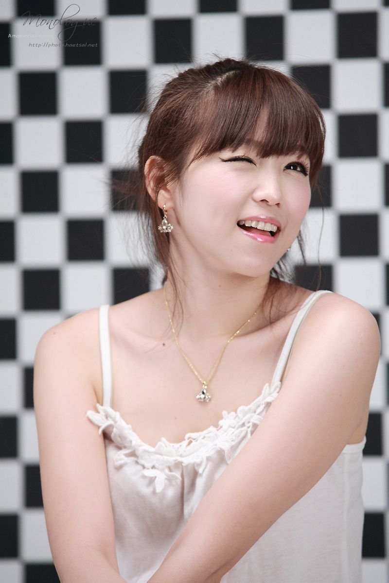 李恩慧 - 白色吊带睡裙-图42