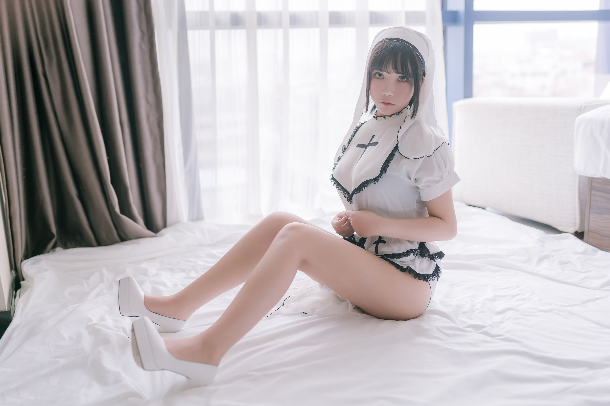 二次元妹子抱走莫子aa - 纯白修女-图2