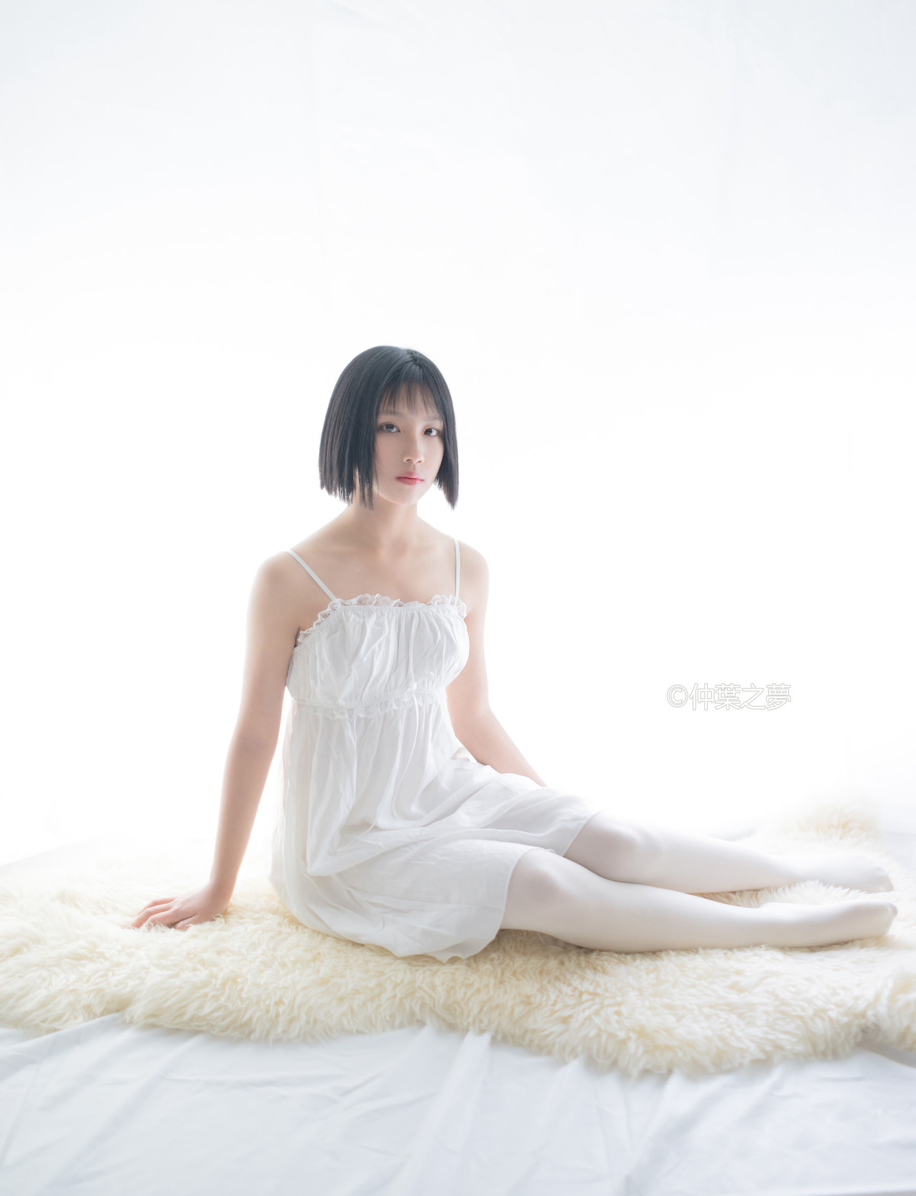 Grand.001  清纯白吊带裙-图0
