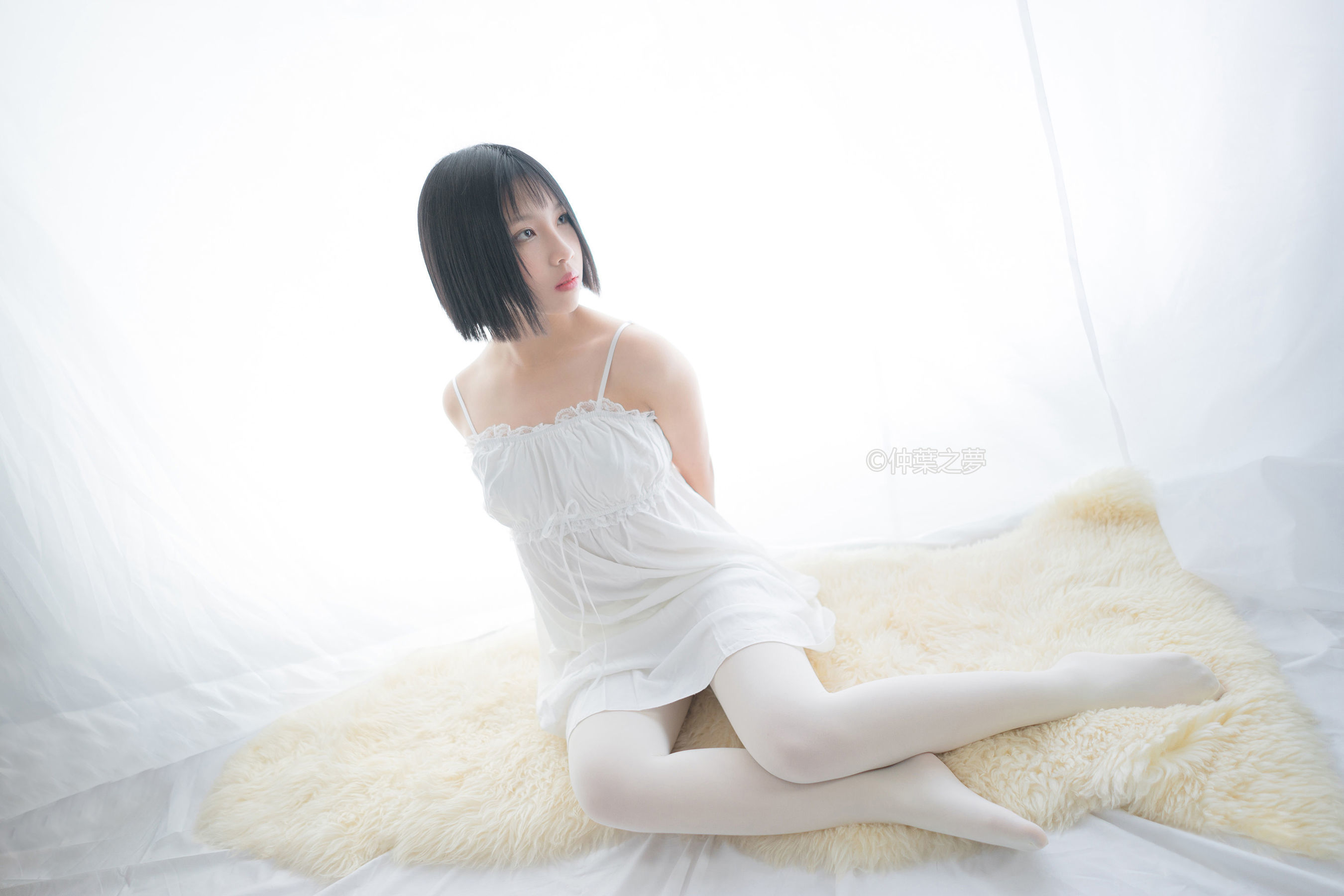 Grand.001  清纯白吊带裙-图1