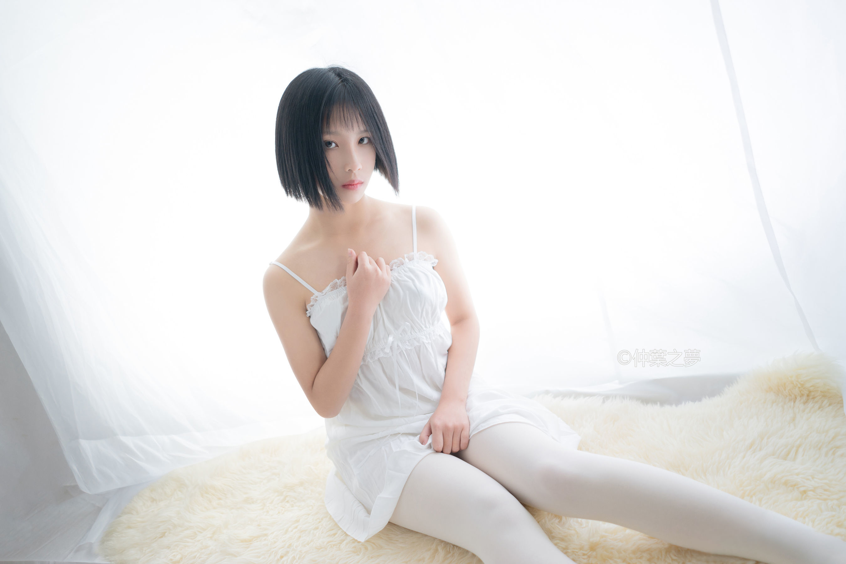 Grand.001  清纯白吊带裙-图2
