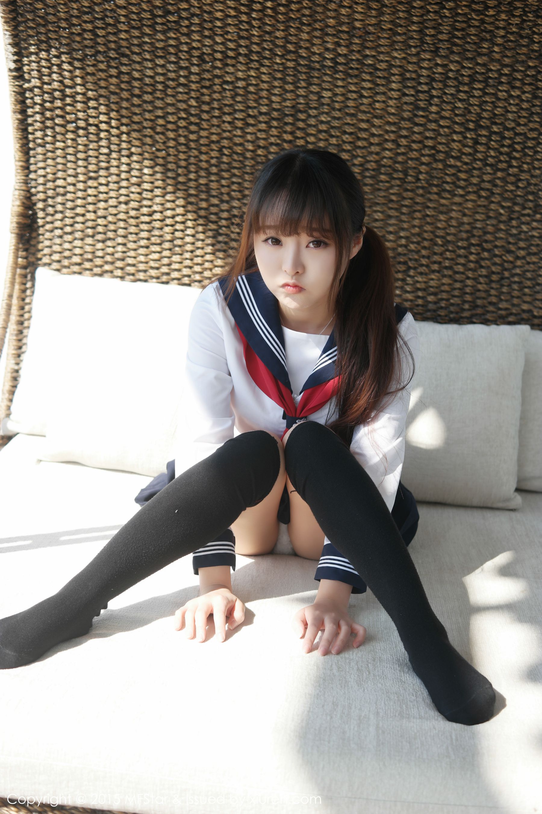 柳侑绮Sevenbaby《大理旅拍》水手服诱惑少女  Vol.002-图1