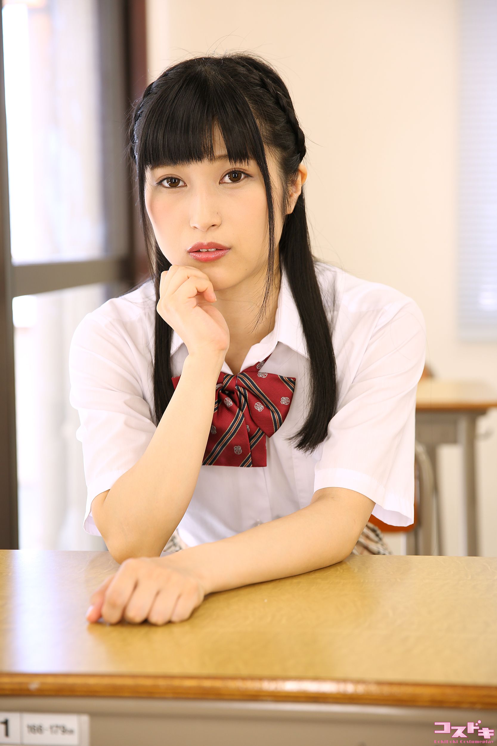 Aine Kagura 神楽アイネ kaguraaine_pic_seifuku1+2-图1