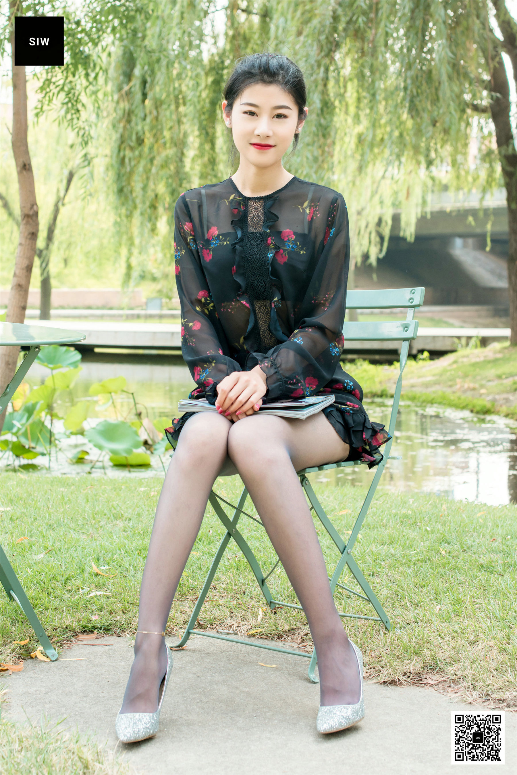 龙哥 黑色网纱碎花长袖连衣裙-图16