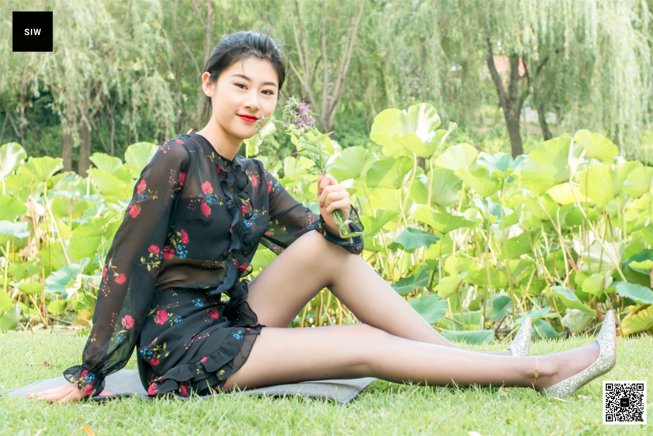 龙哥 黑色网纱碎花长袖连衣裙-图26