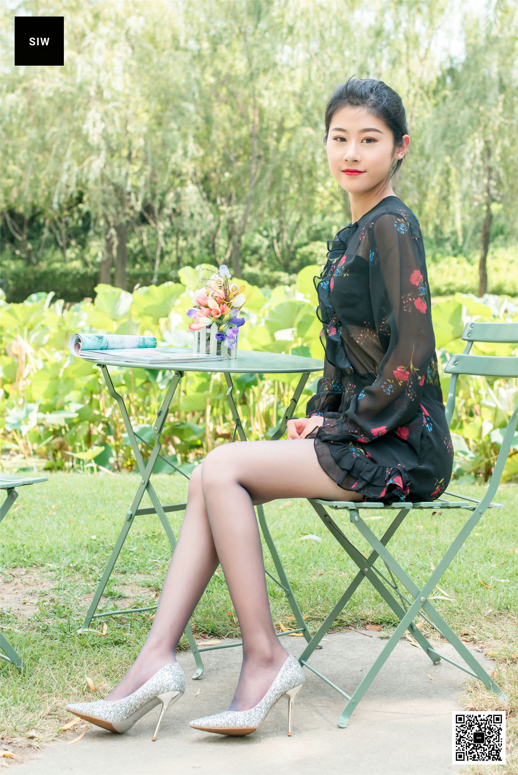 龙哥 黑色网纱碎花长袖连衣裙-图2